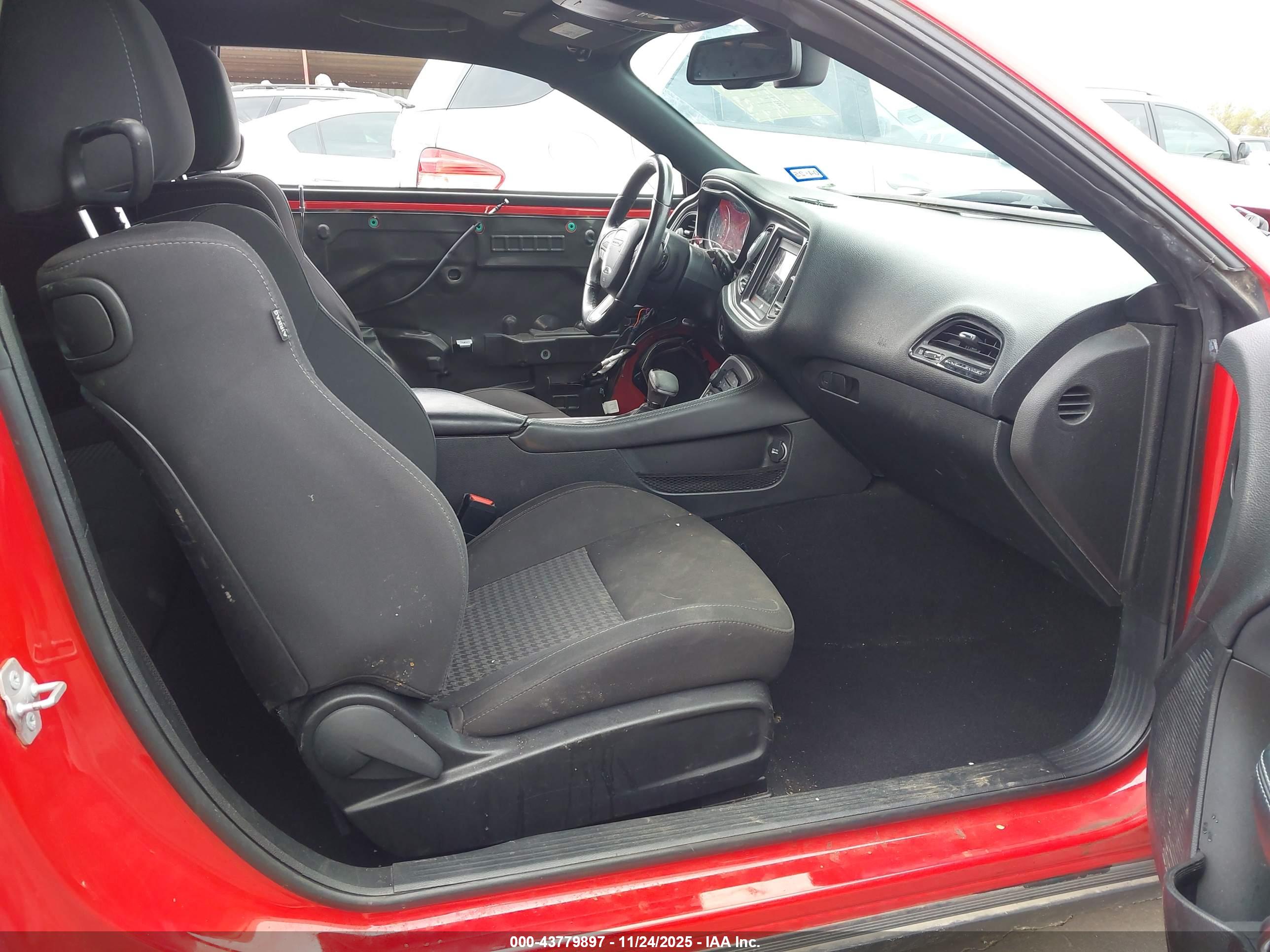 DODGE CHALLENGER image 5
