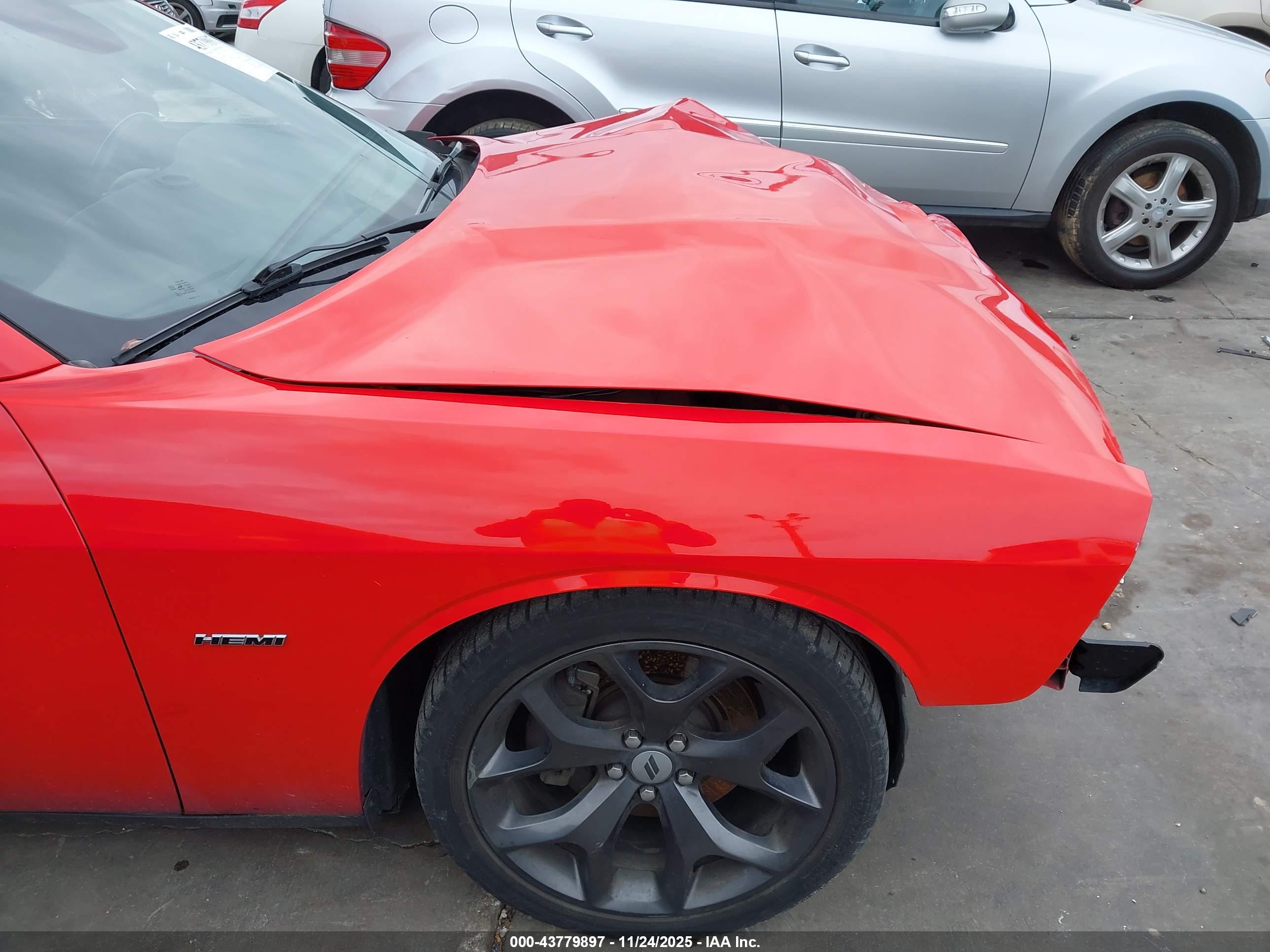 DODGE CHALLENGER image 6