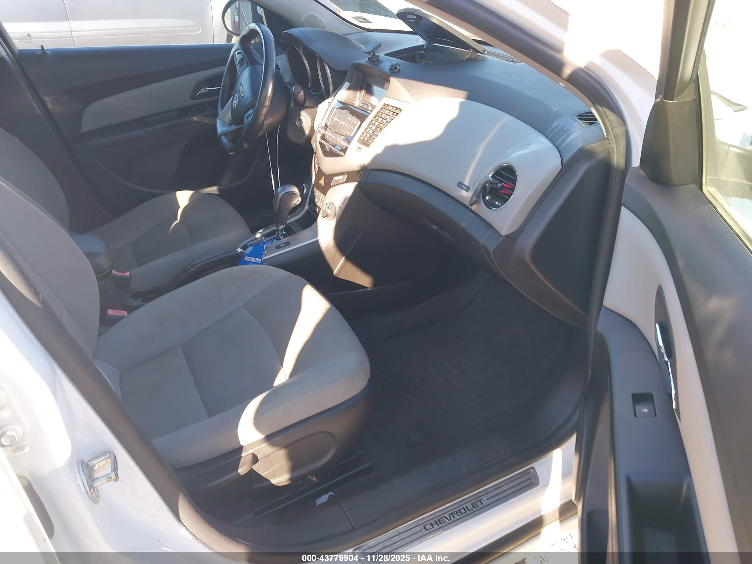CHEVROLET CRUZE image 5
