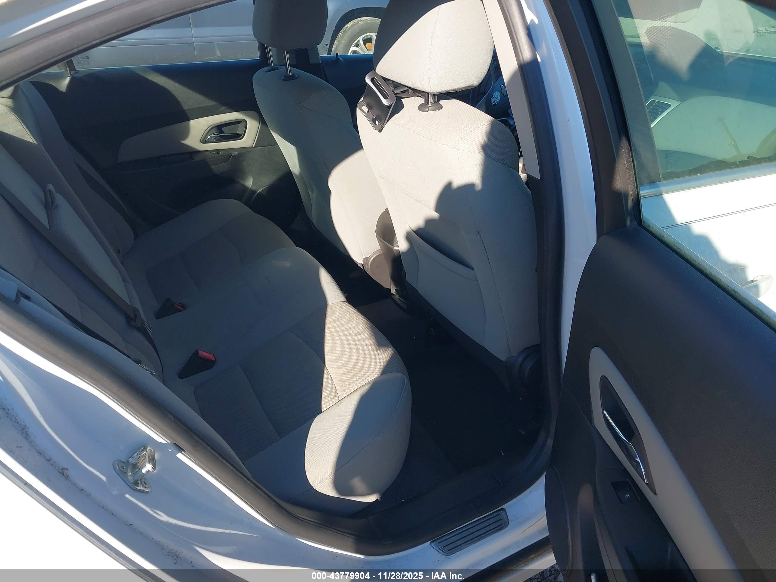 CHEVROLET CRUZE image 8