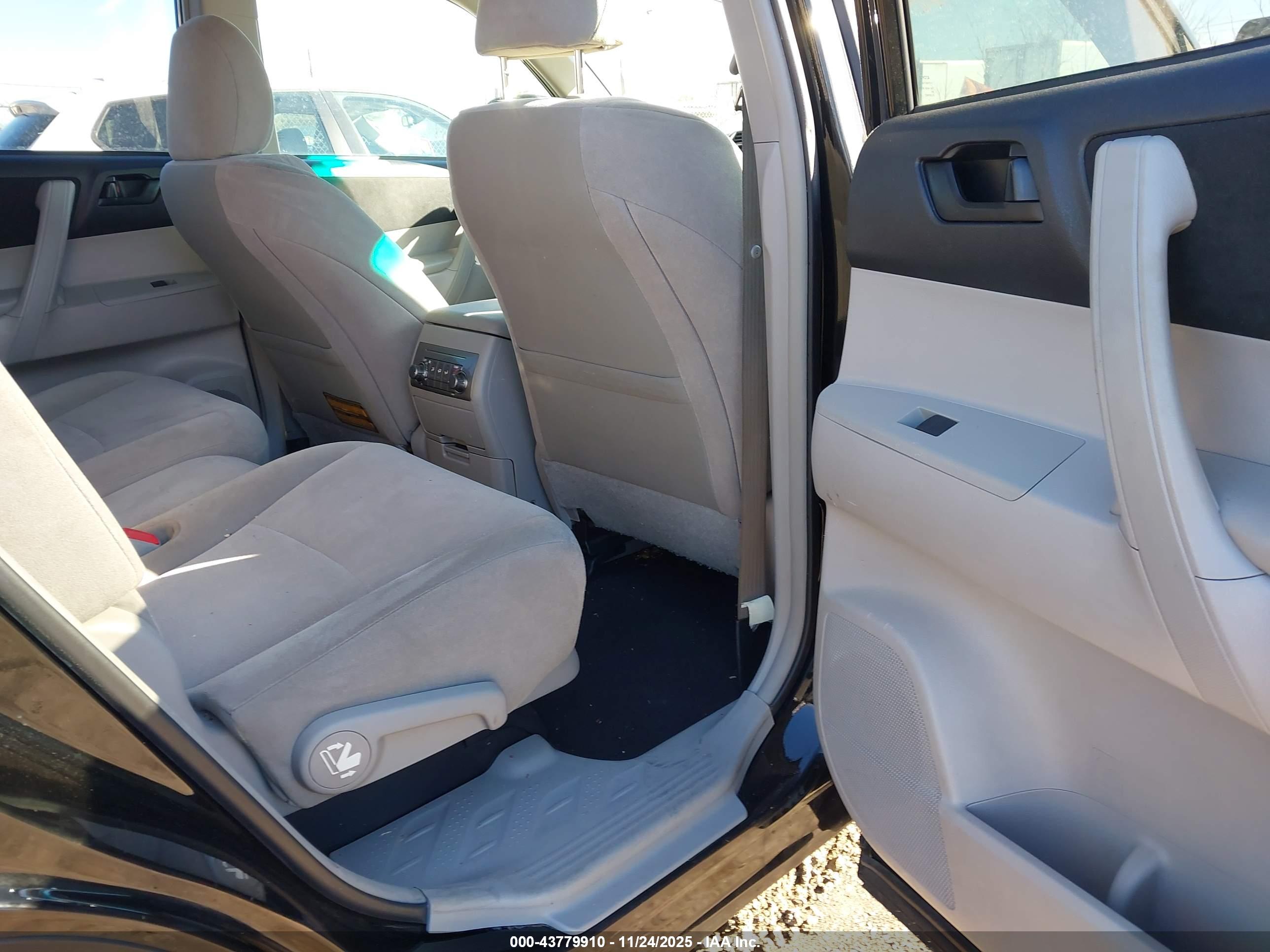 TOYOTA HIGHLANDER image 8
