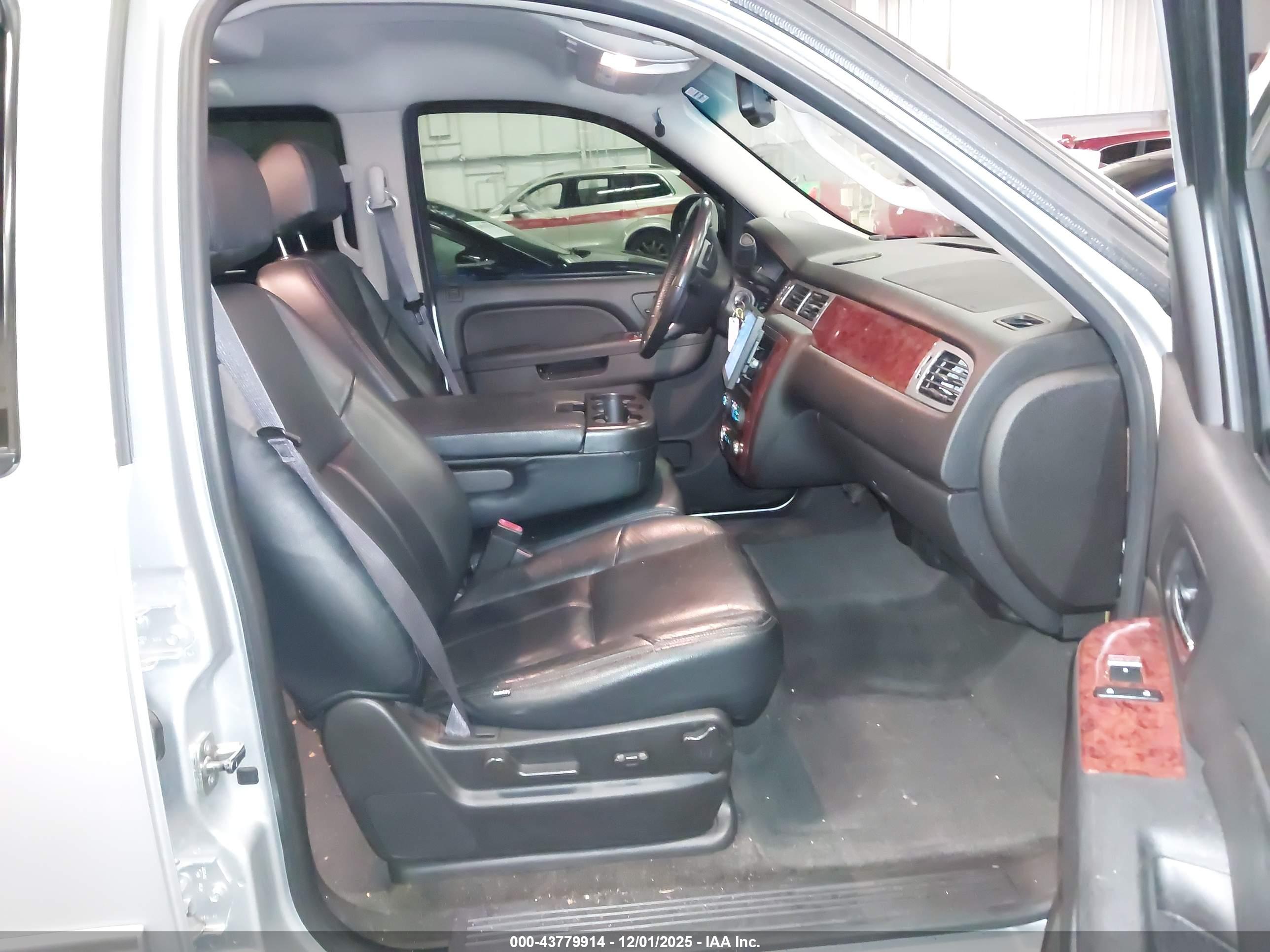CHEVROLET TAHOE image 5