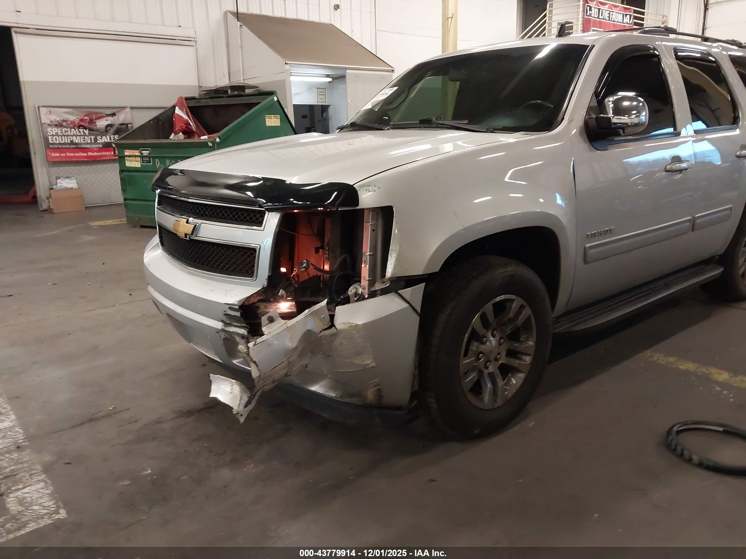 CHEVROLET TAHOE image 6
