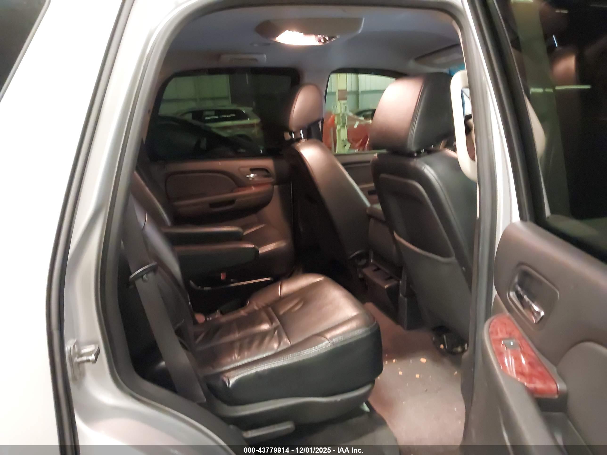 CHEVROLET TAHOE image 8