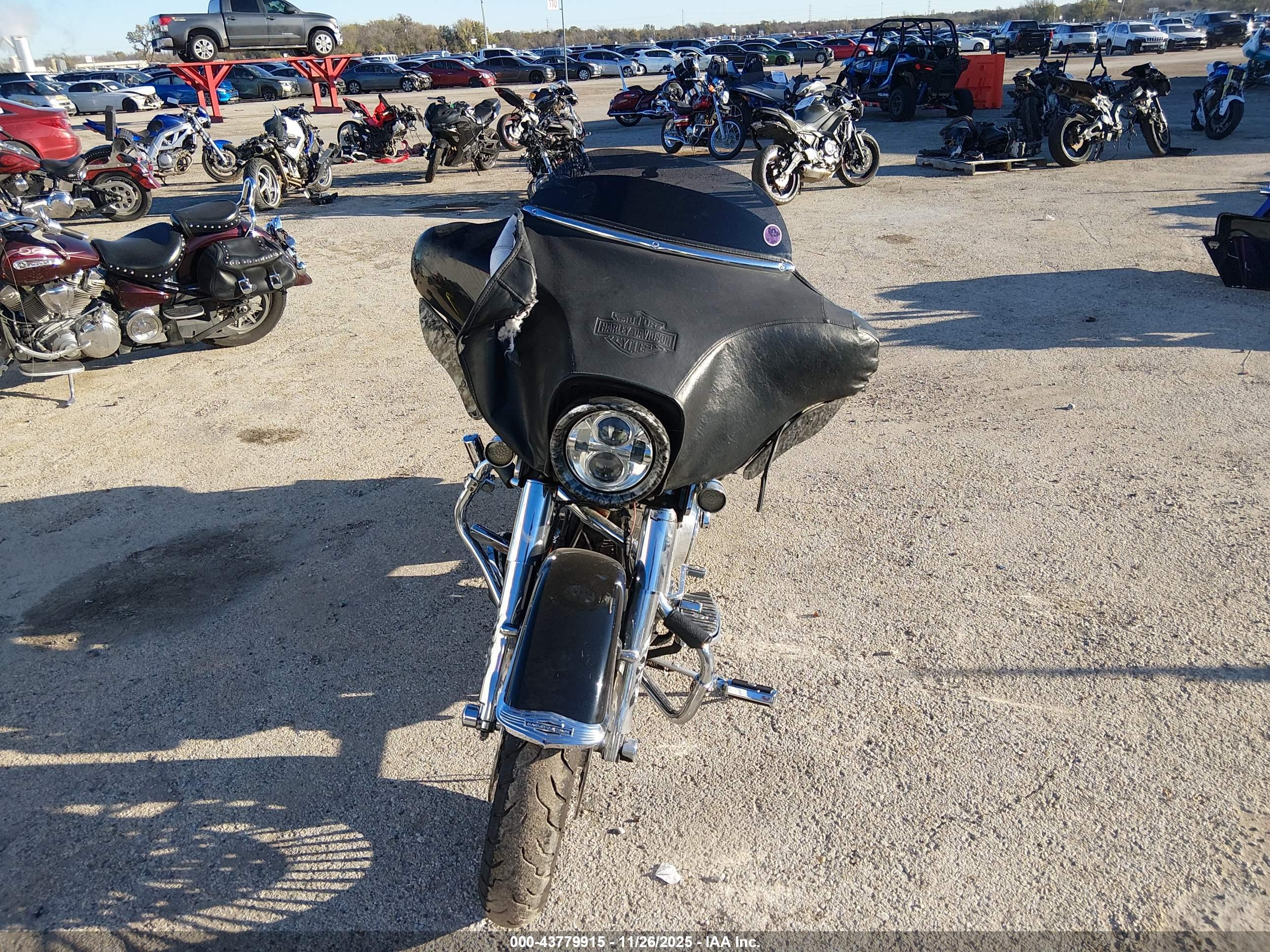 HARLEY-DAVIDSON FLHXI image 5