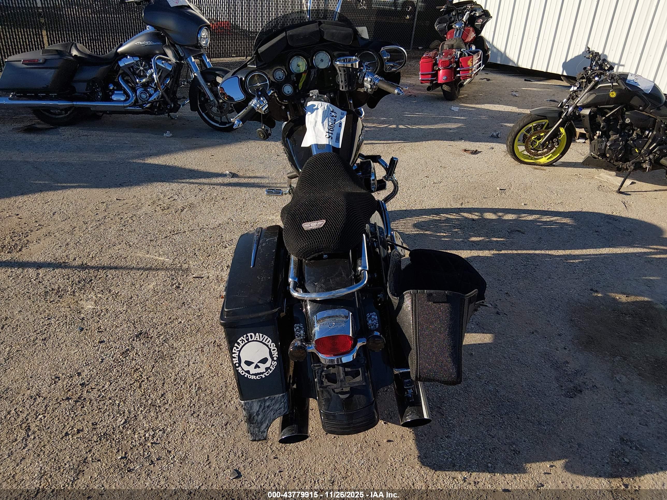 HARLEY-DAVIDSON FLHXI image 6