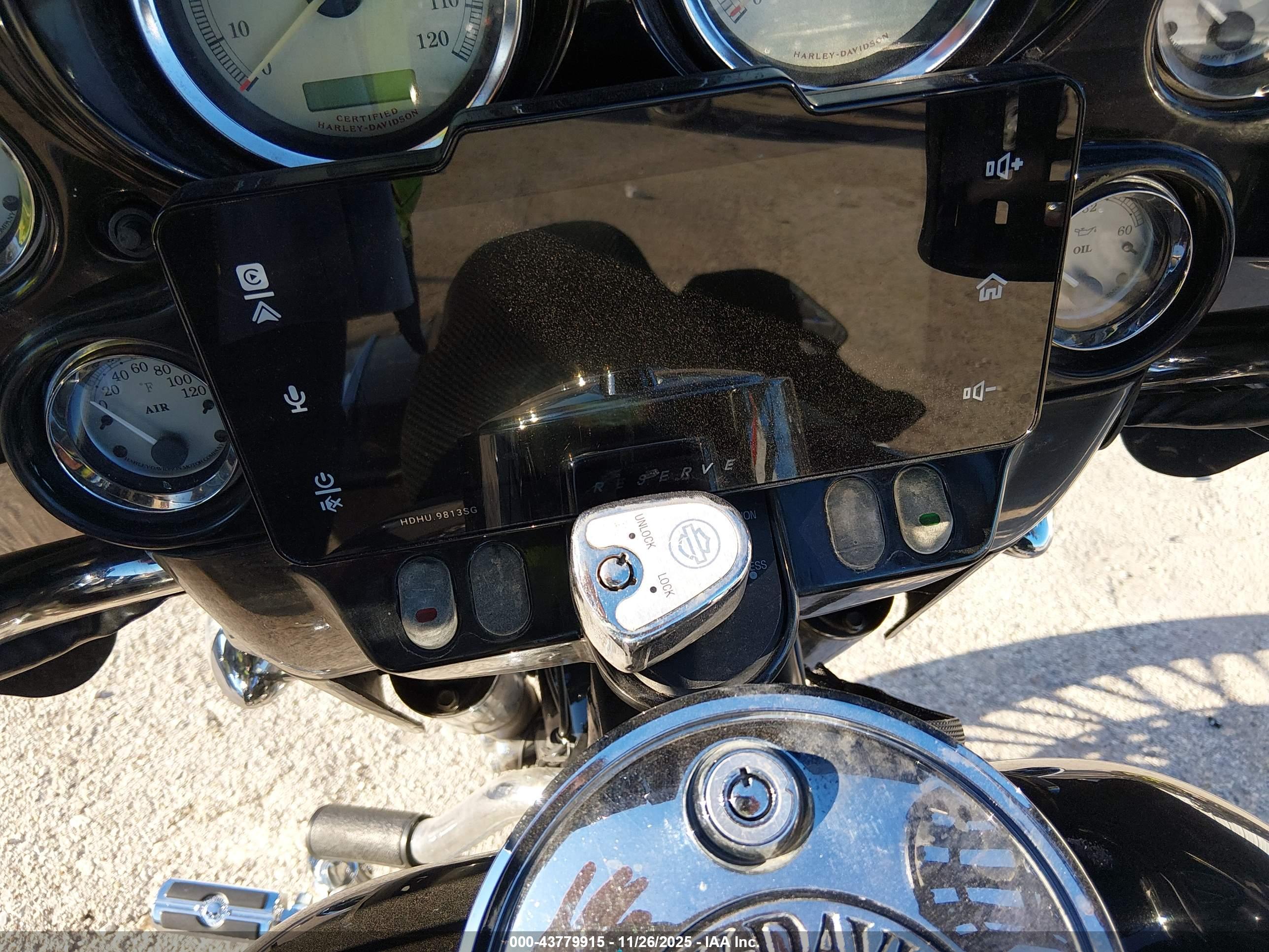 HARLEY-DAVIDSON FLHXI image 7