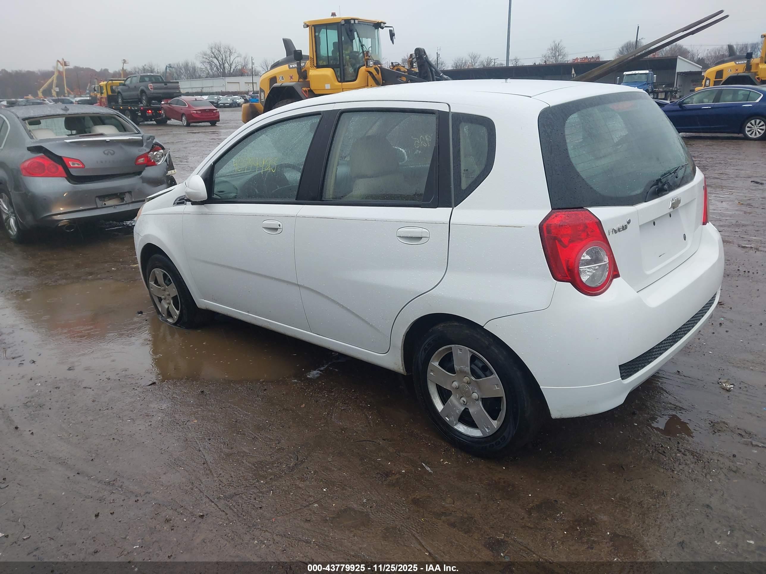 CHEVROLET AVEO image 3