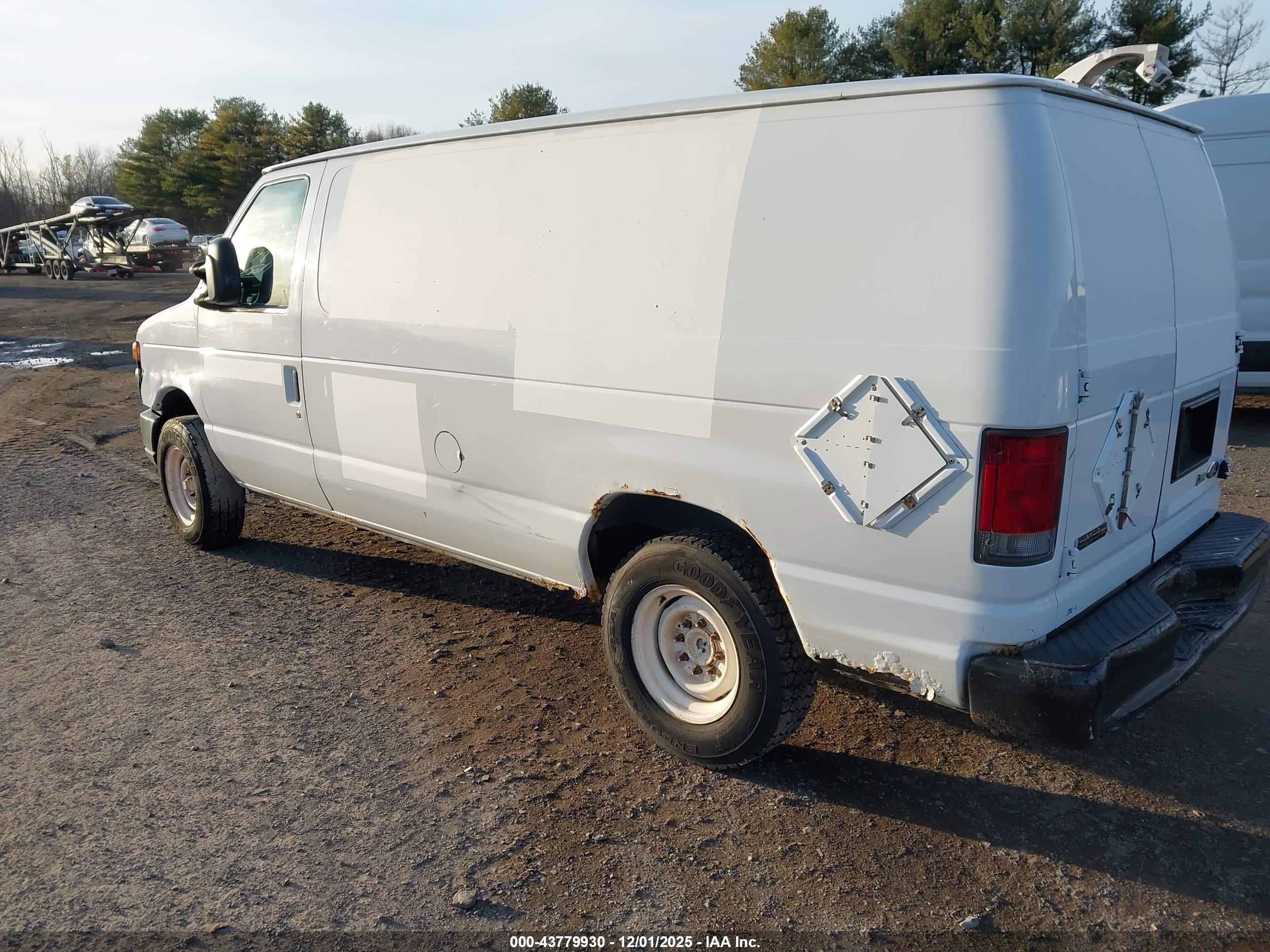 FORD E-150 image 3