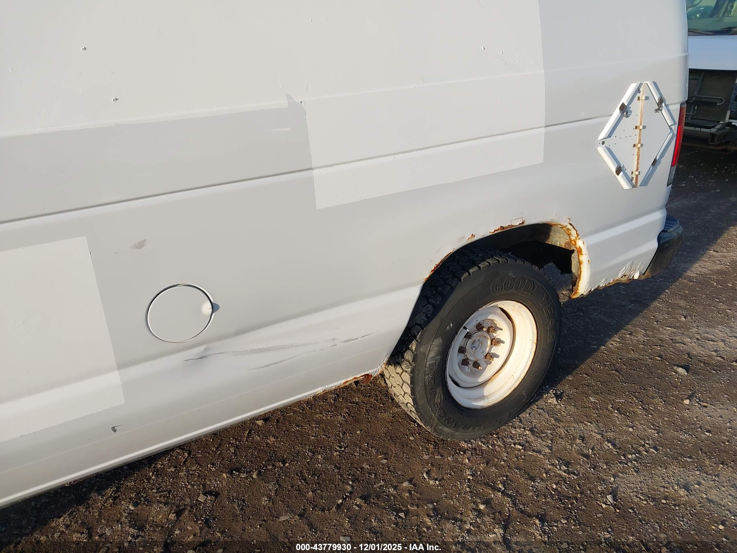 FORD E-150 image 6