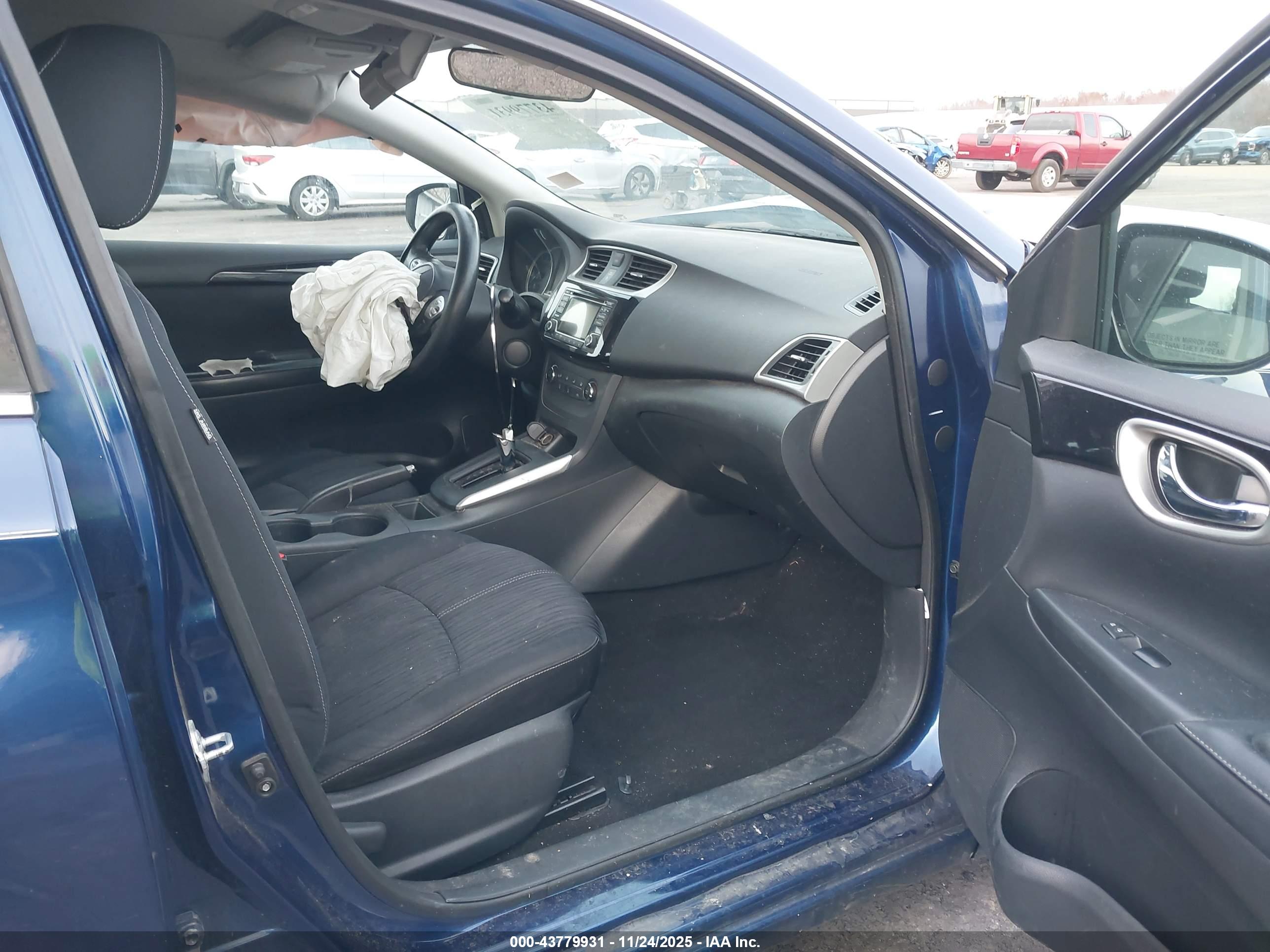 NISSAN SENTRA image 5
