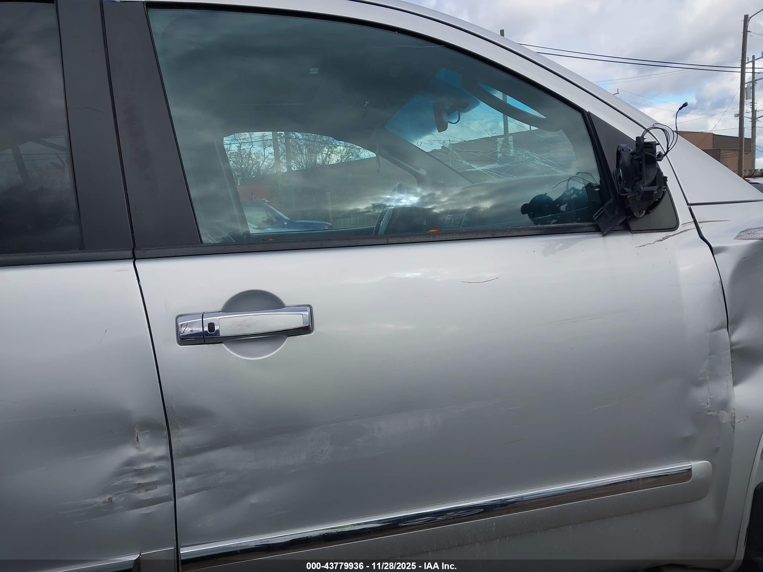NISSAN ARMADA image 5