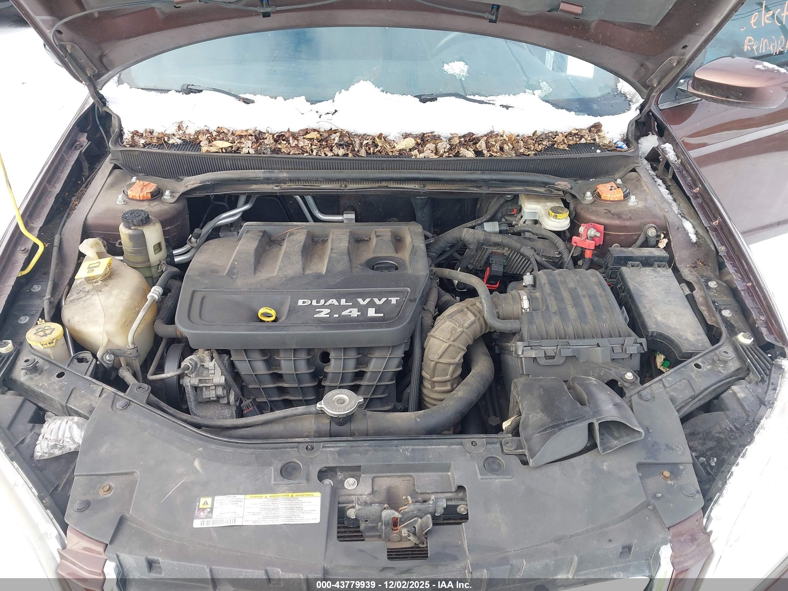 CHRYSLER 200 image 10