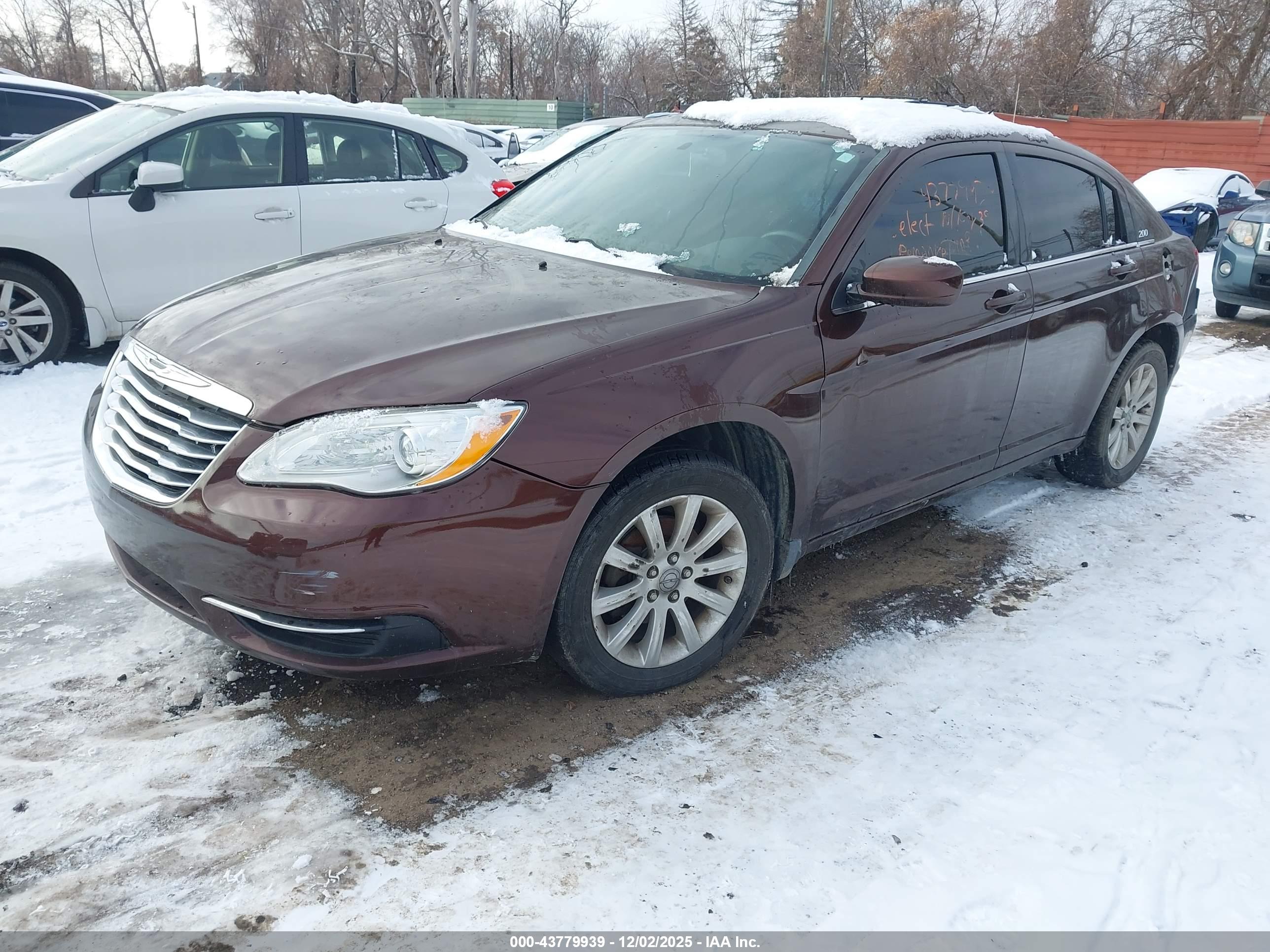 CHRYSLER 200 image 2