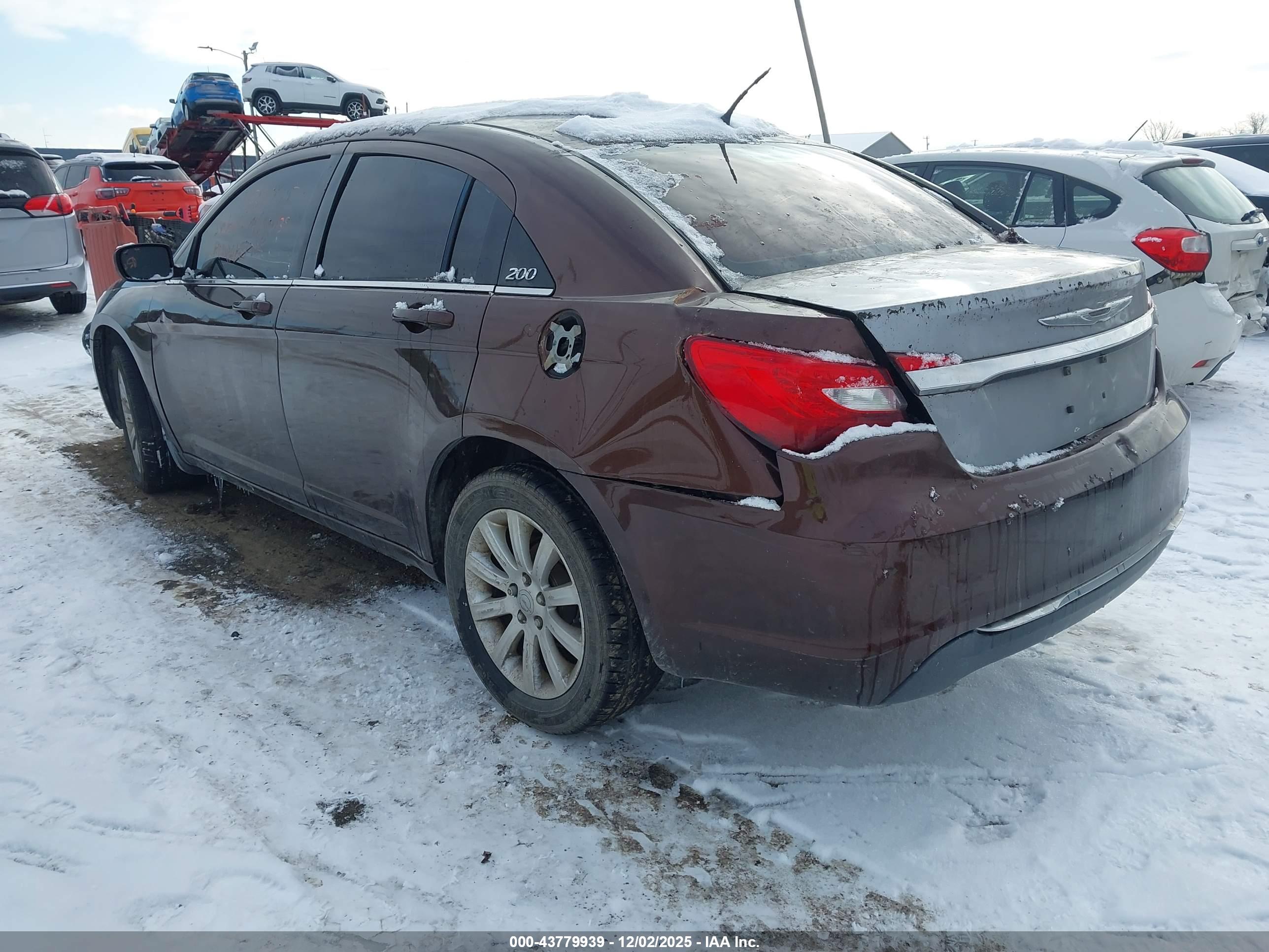 CHRYSLER 200 image 3