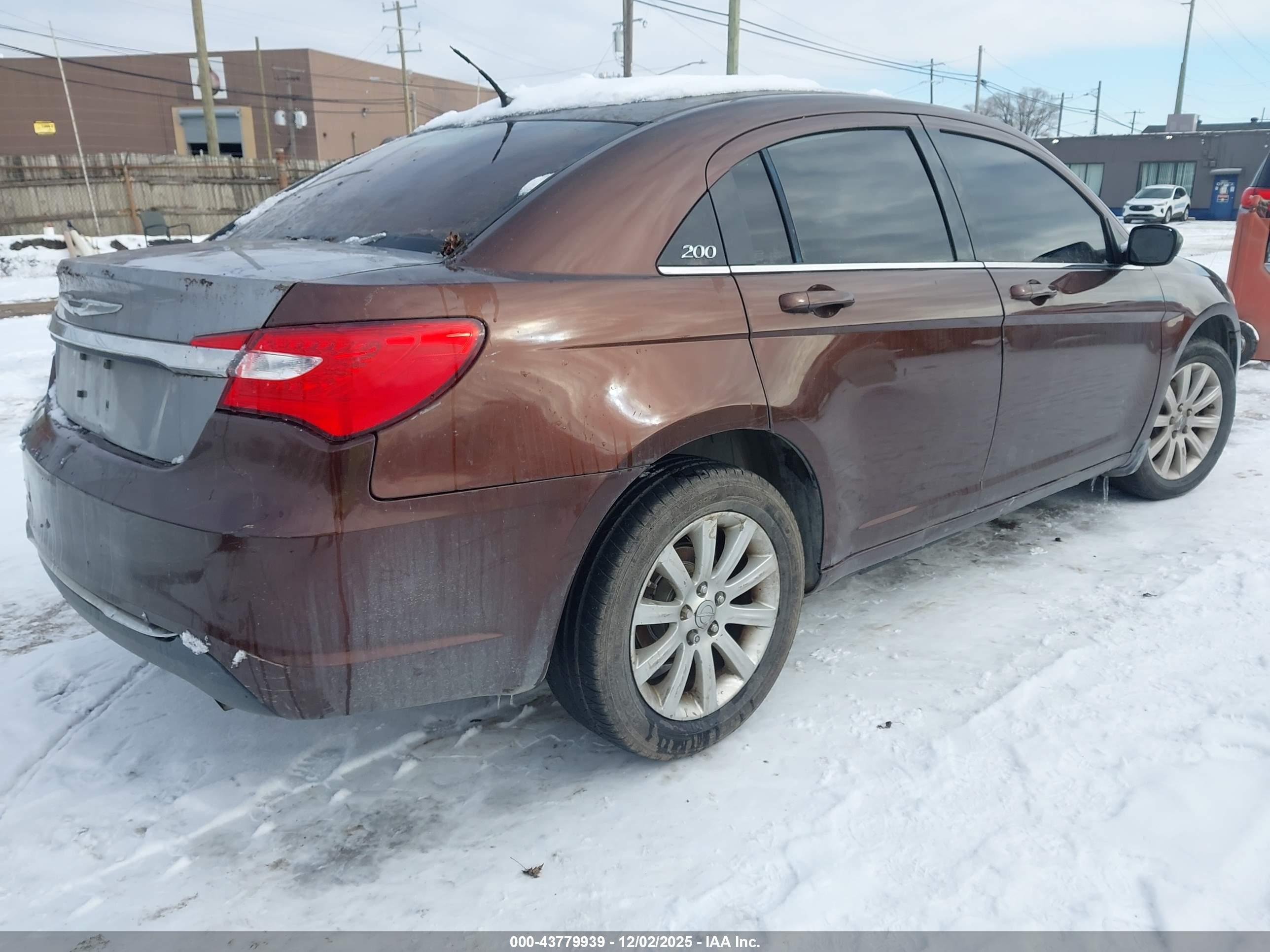 CHRYSLER 200 image 4