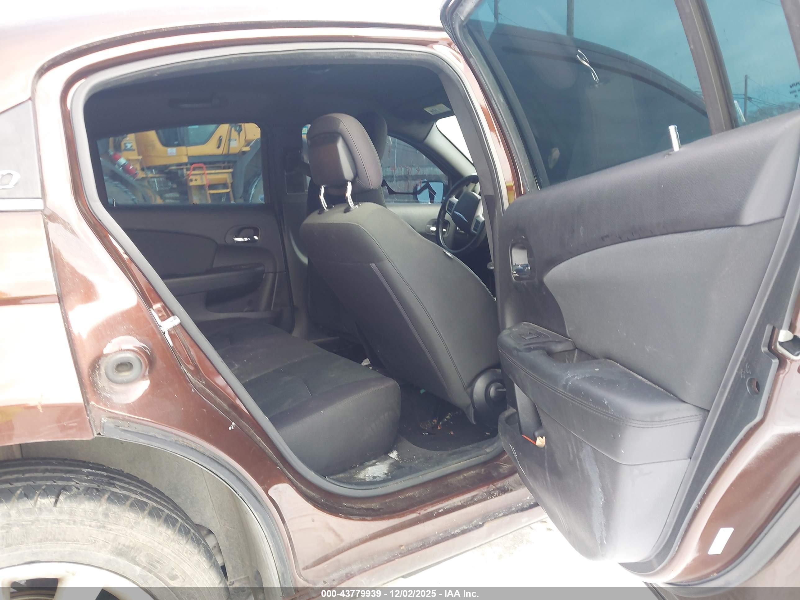 CHRYSLER 200 image 8