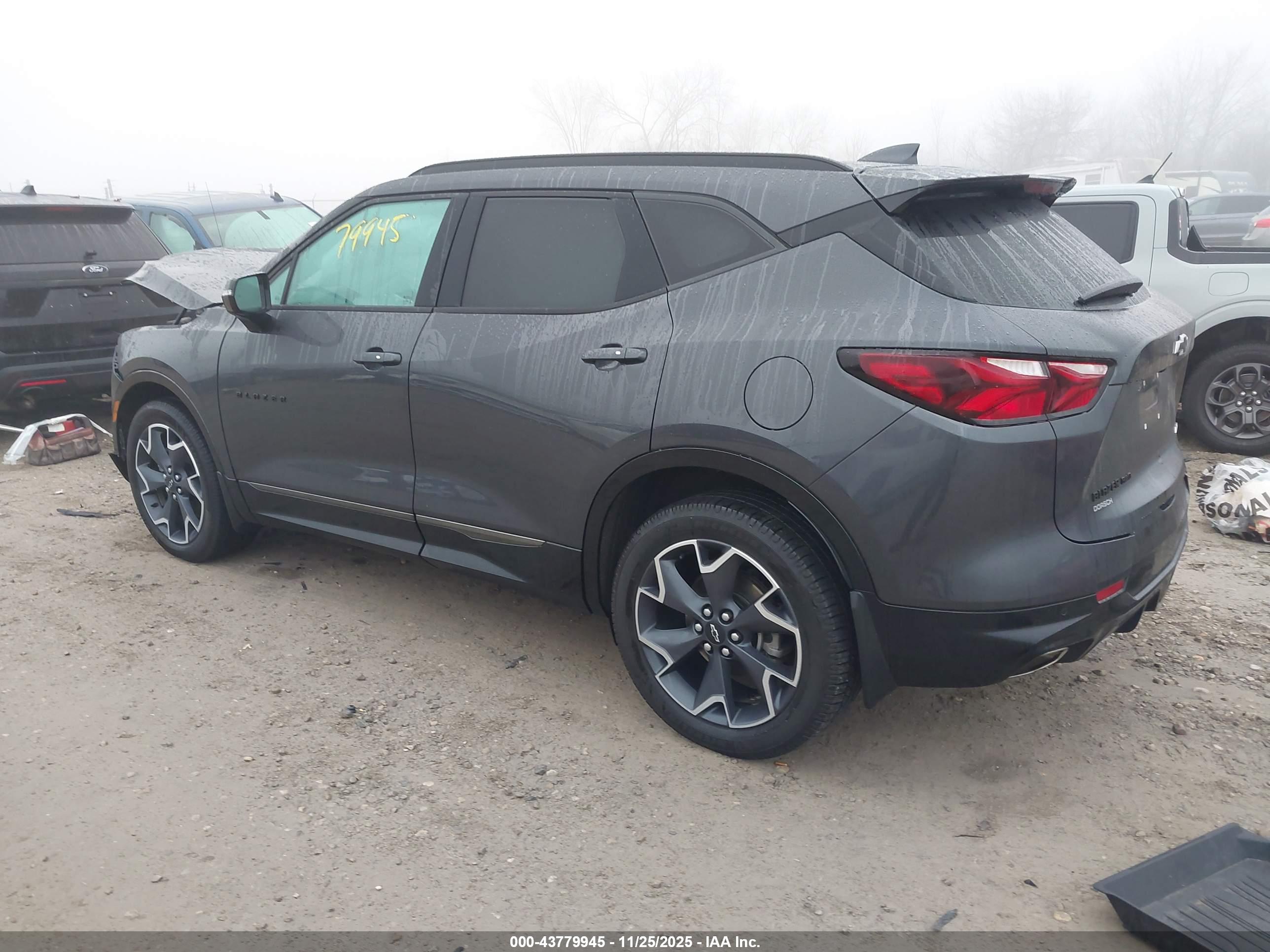 CHEVROLET BLAZER image 3