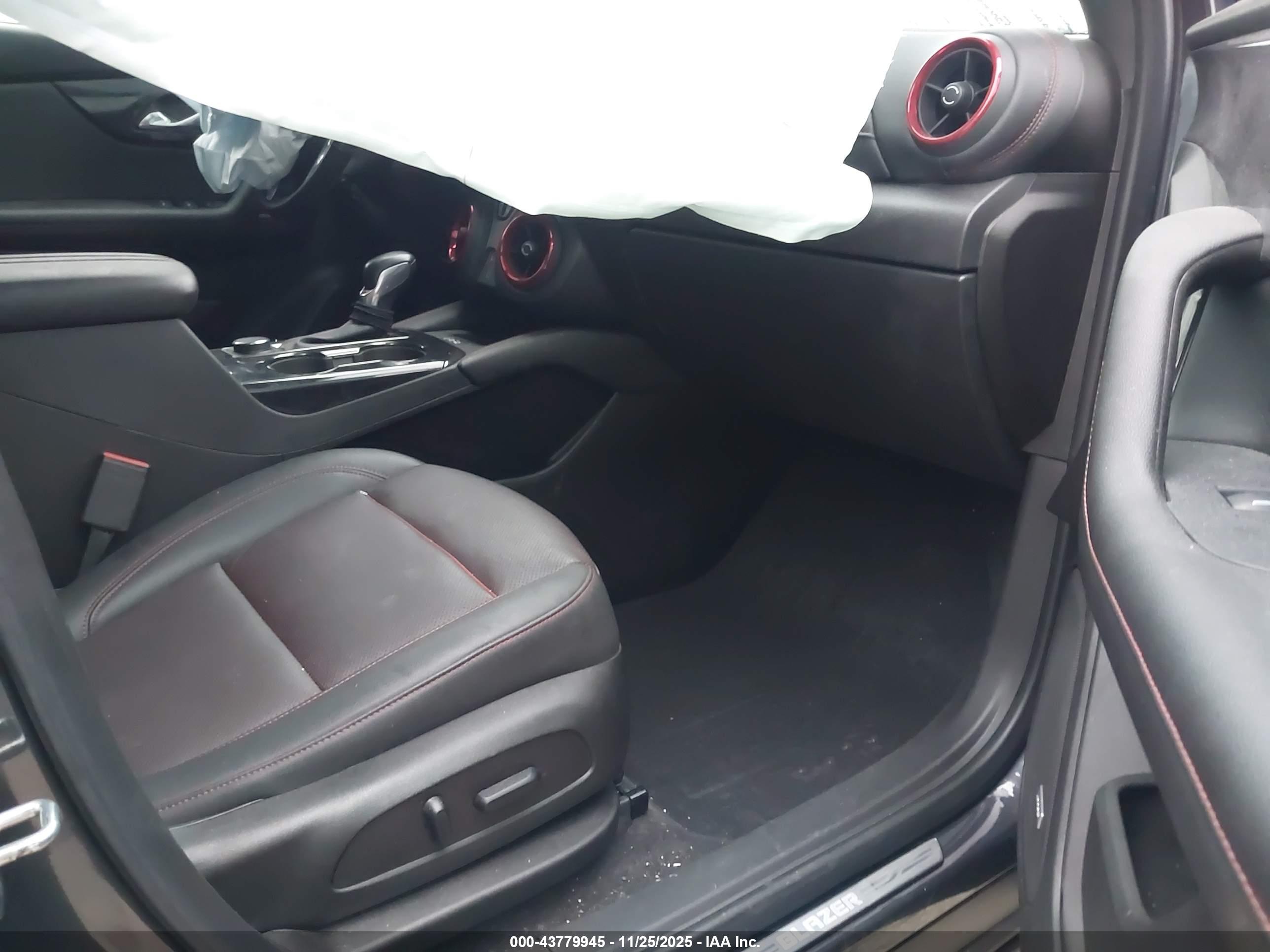 CHEVROLET BLAZER image 5