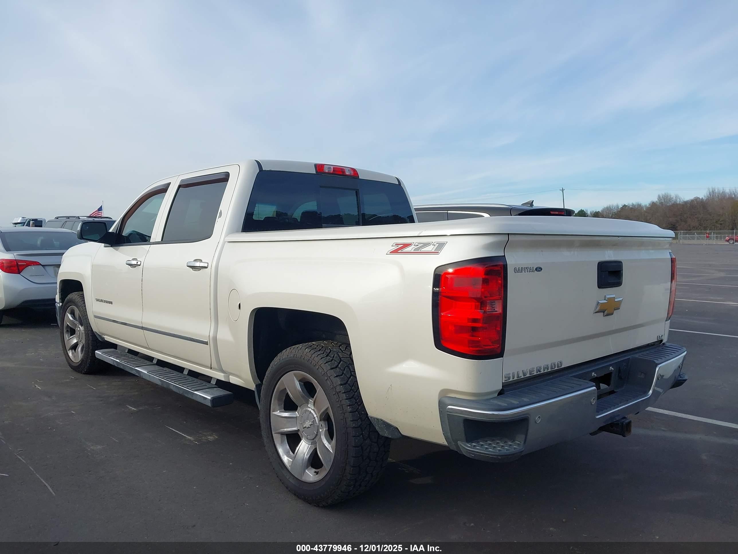 CHEVROLET SILVERADO image 3