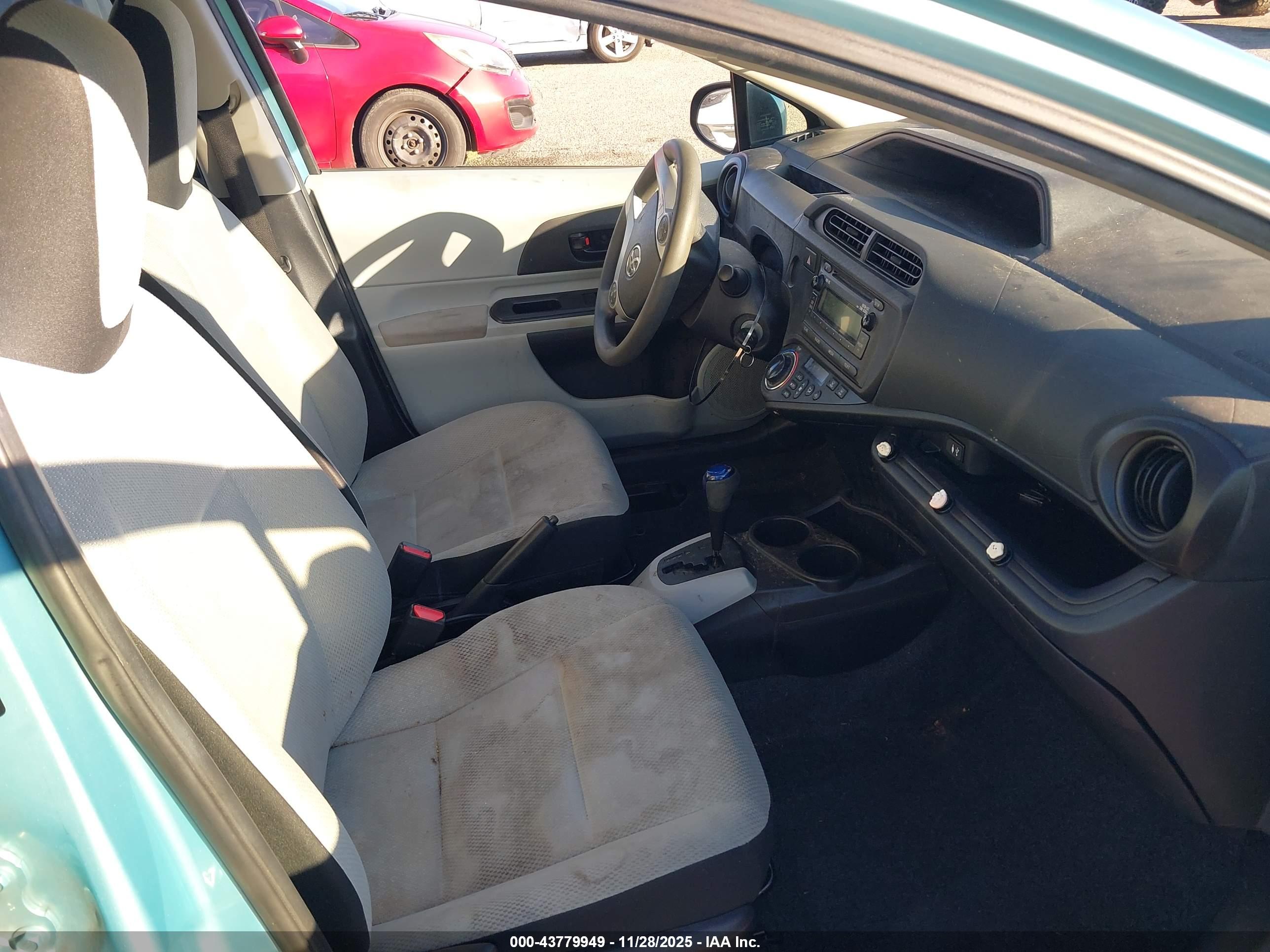 TOYOTA PRIUS image 5