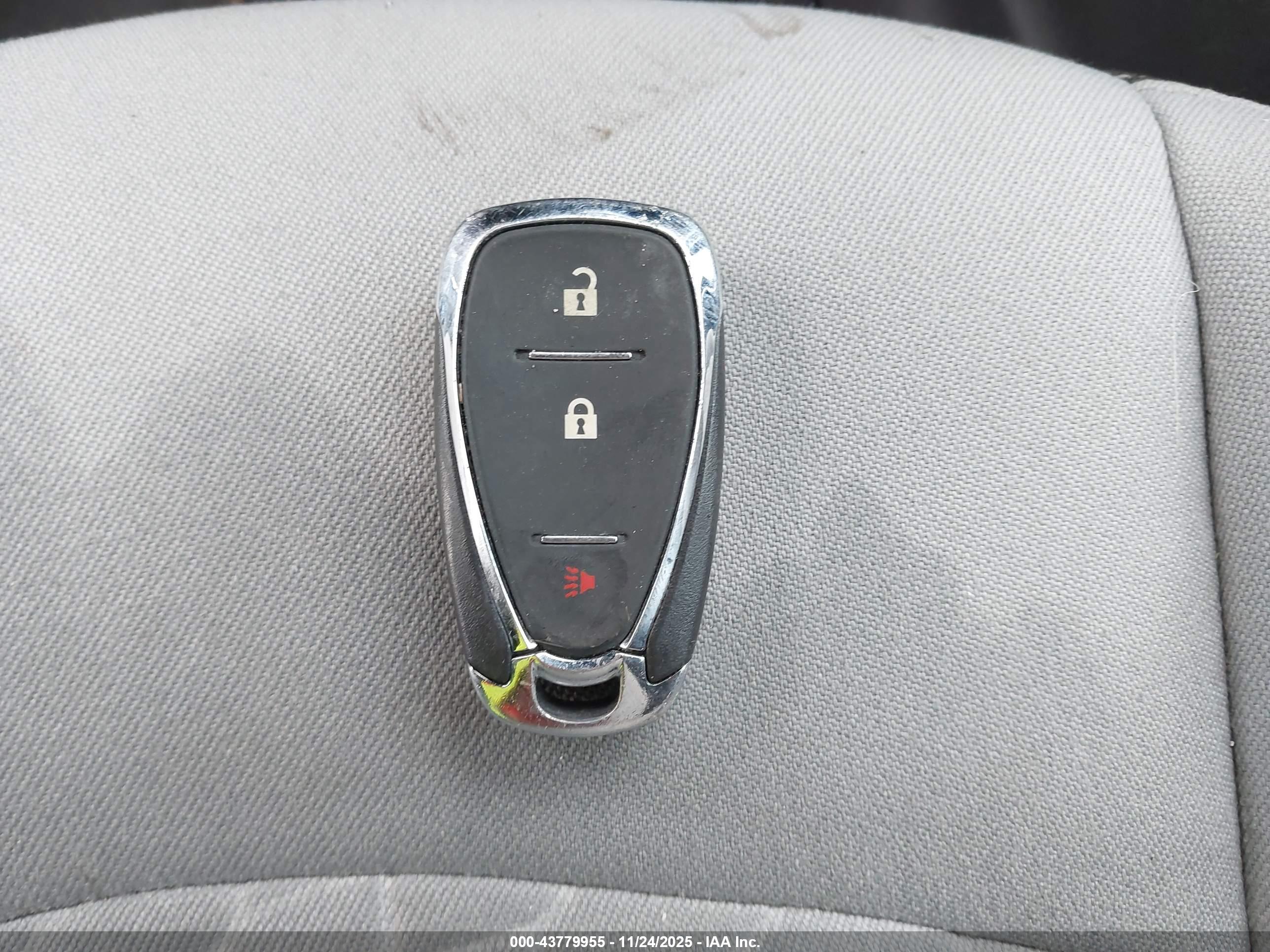 CHEVROLET EQUINOX image 11