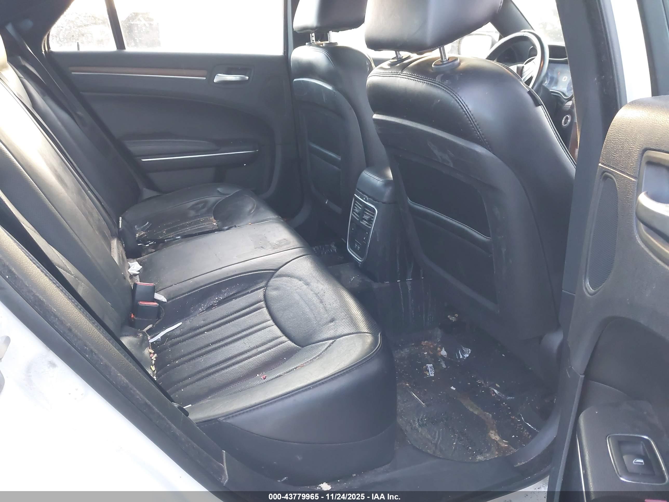 CHRYSLER 300C image 8