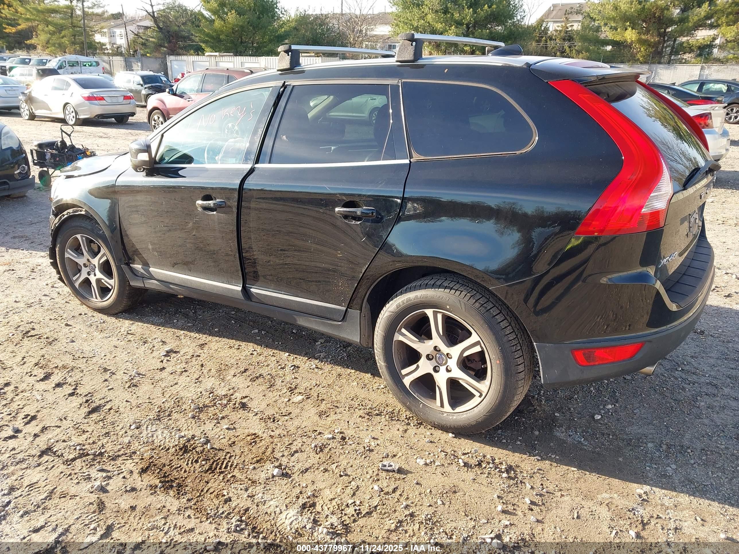VOLVO XC60 image 3
