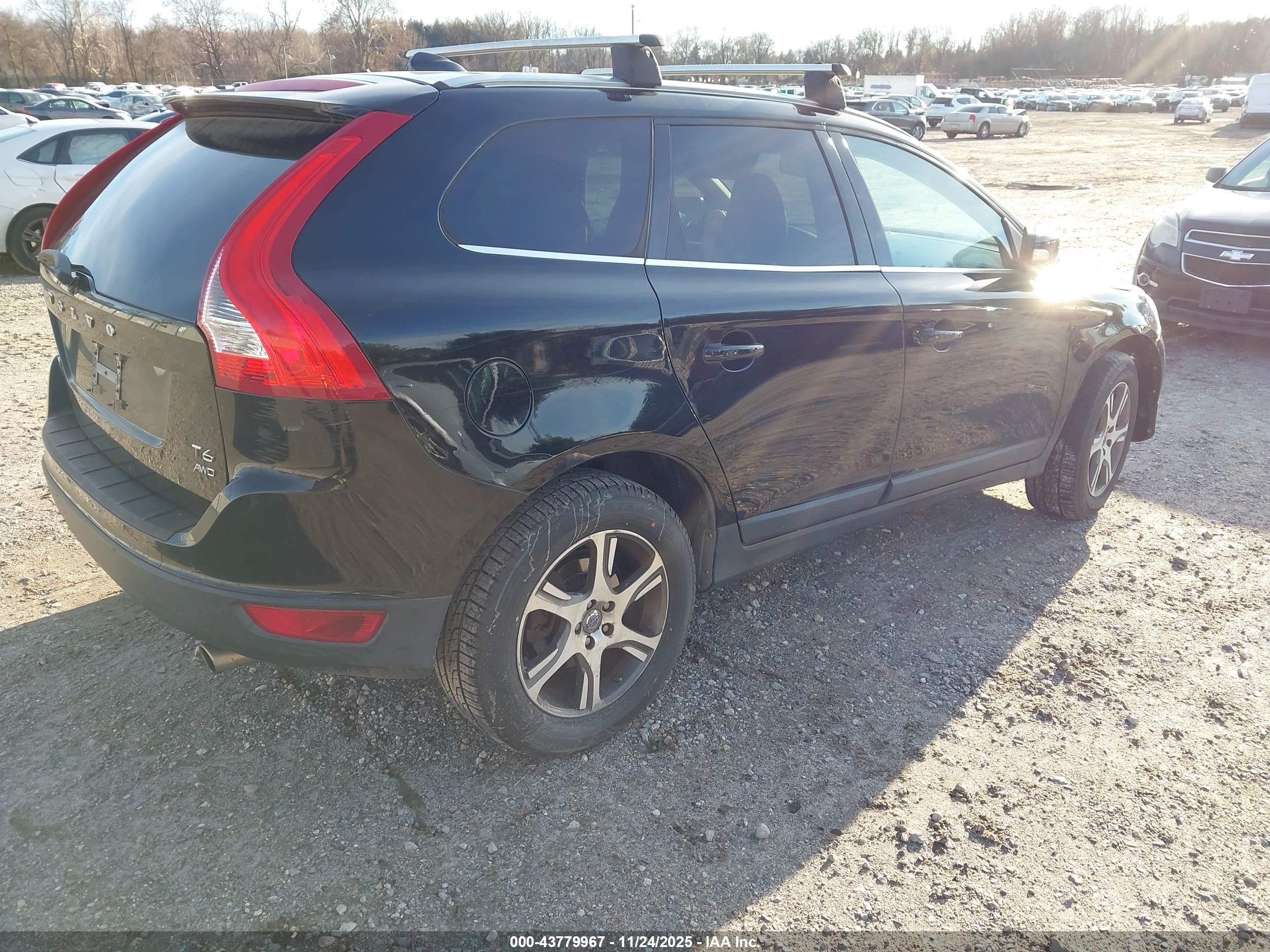 VOLVO XC60 image 4