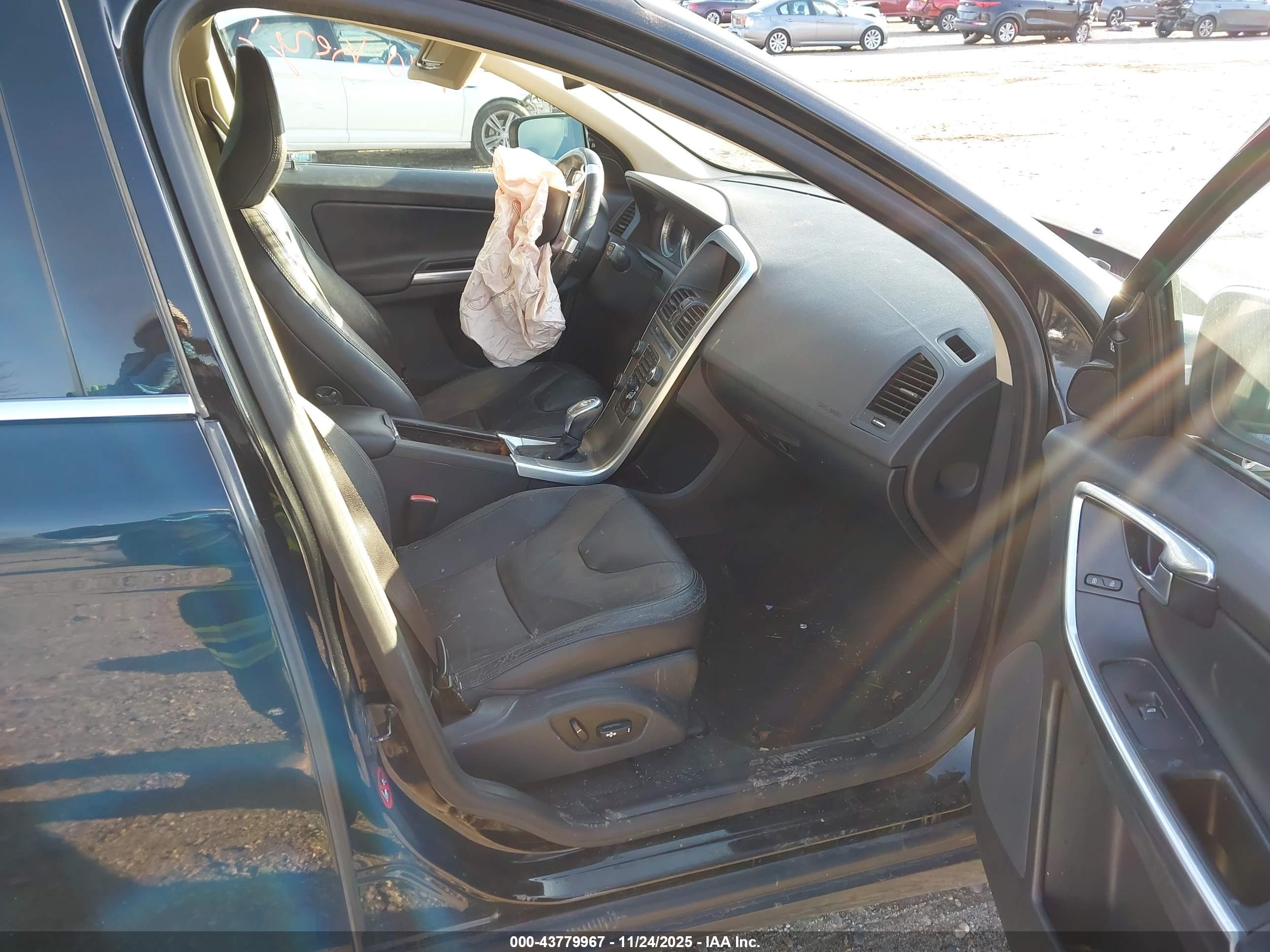 VOLVO XC60 image 5