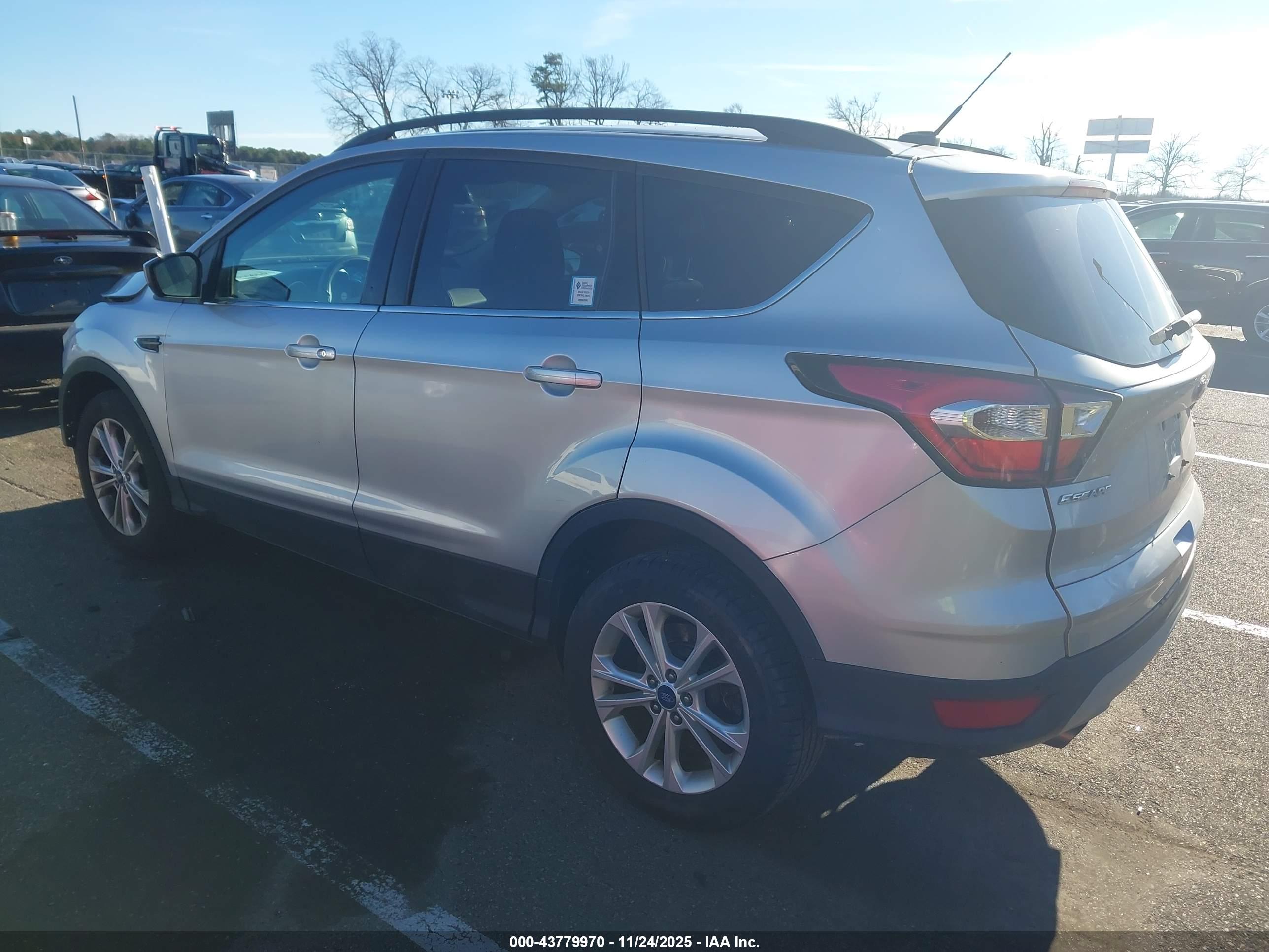 FORD ESCAPE image 3