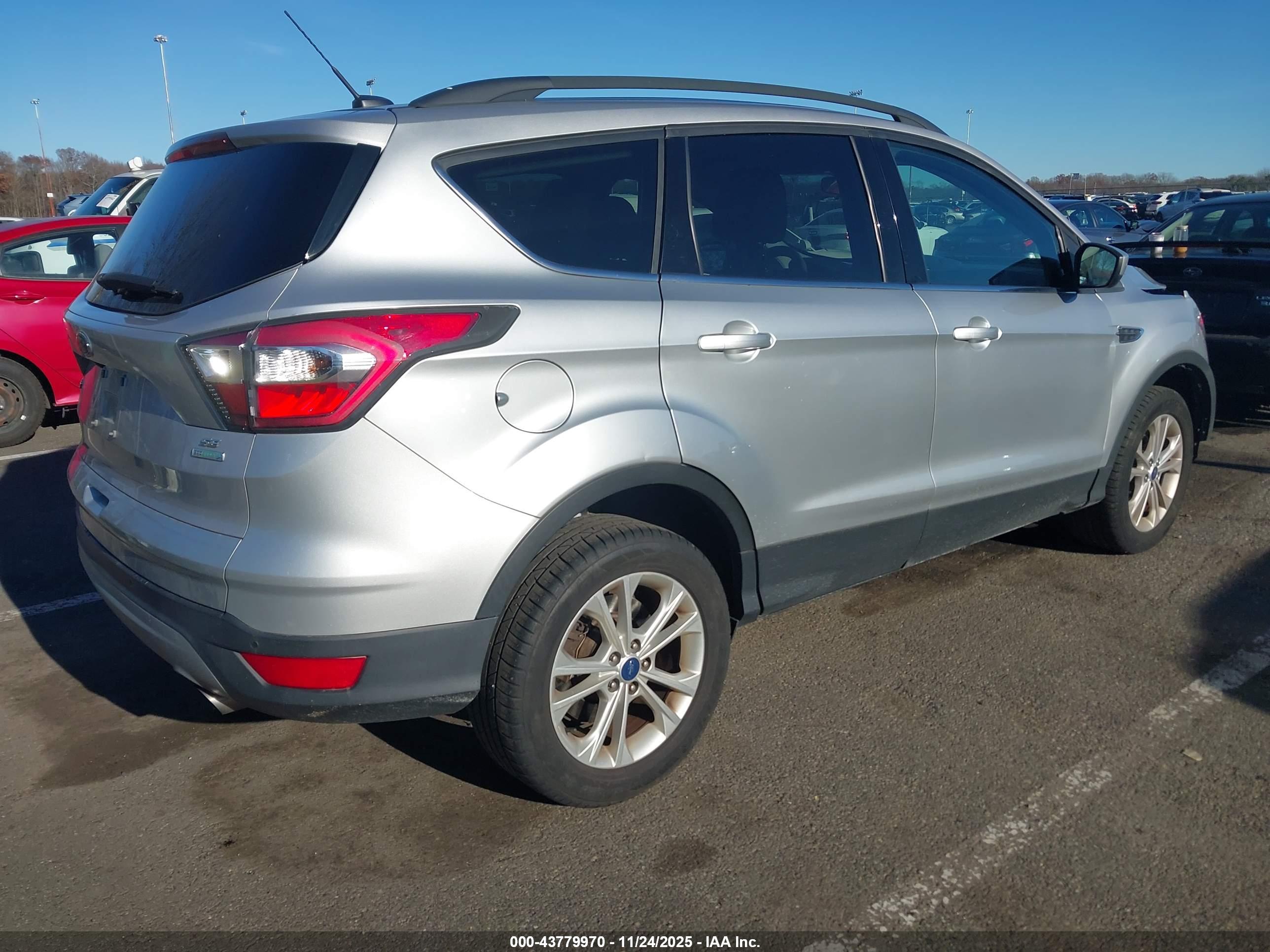 FORD ESCAPE image 4