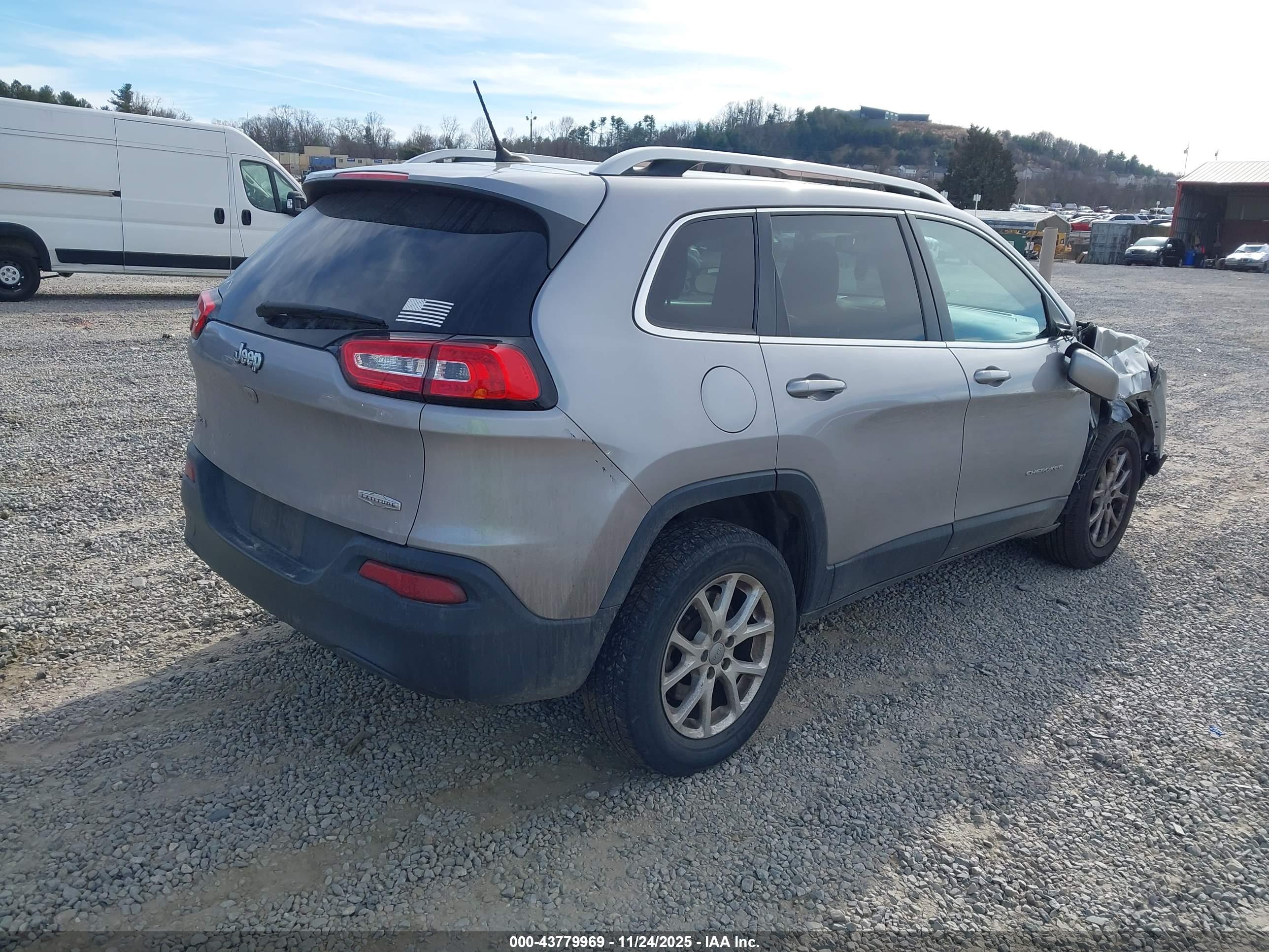 JEEP CHEROKEE image 4