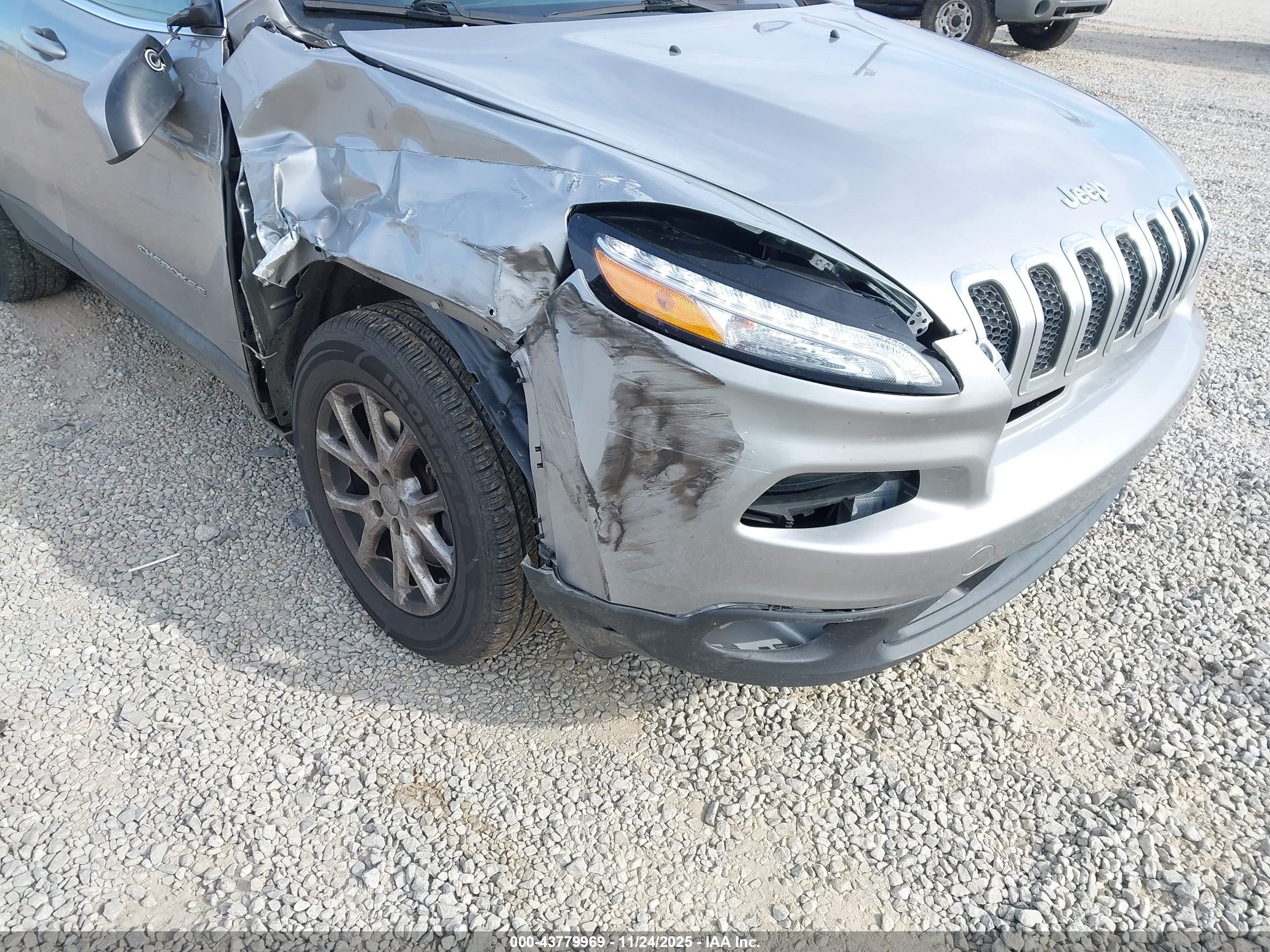 JEEP CHEROKEE image 6