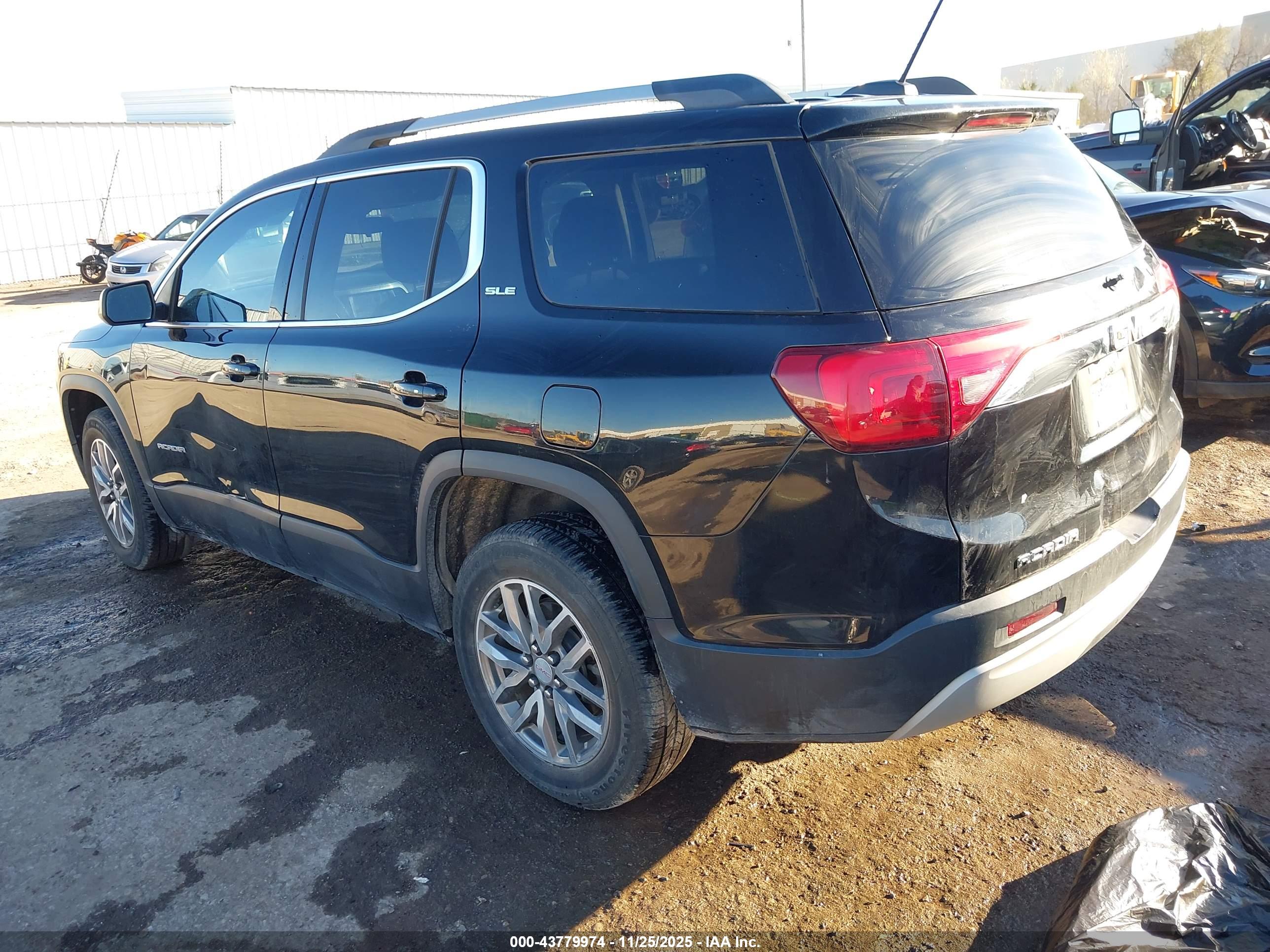 GMC ACADIA image 3