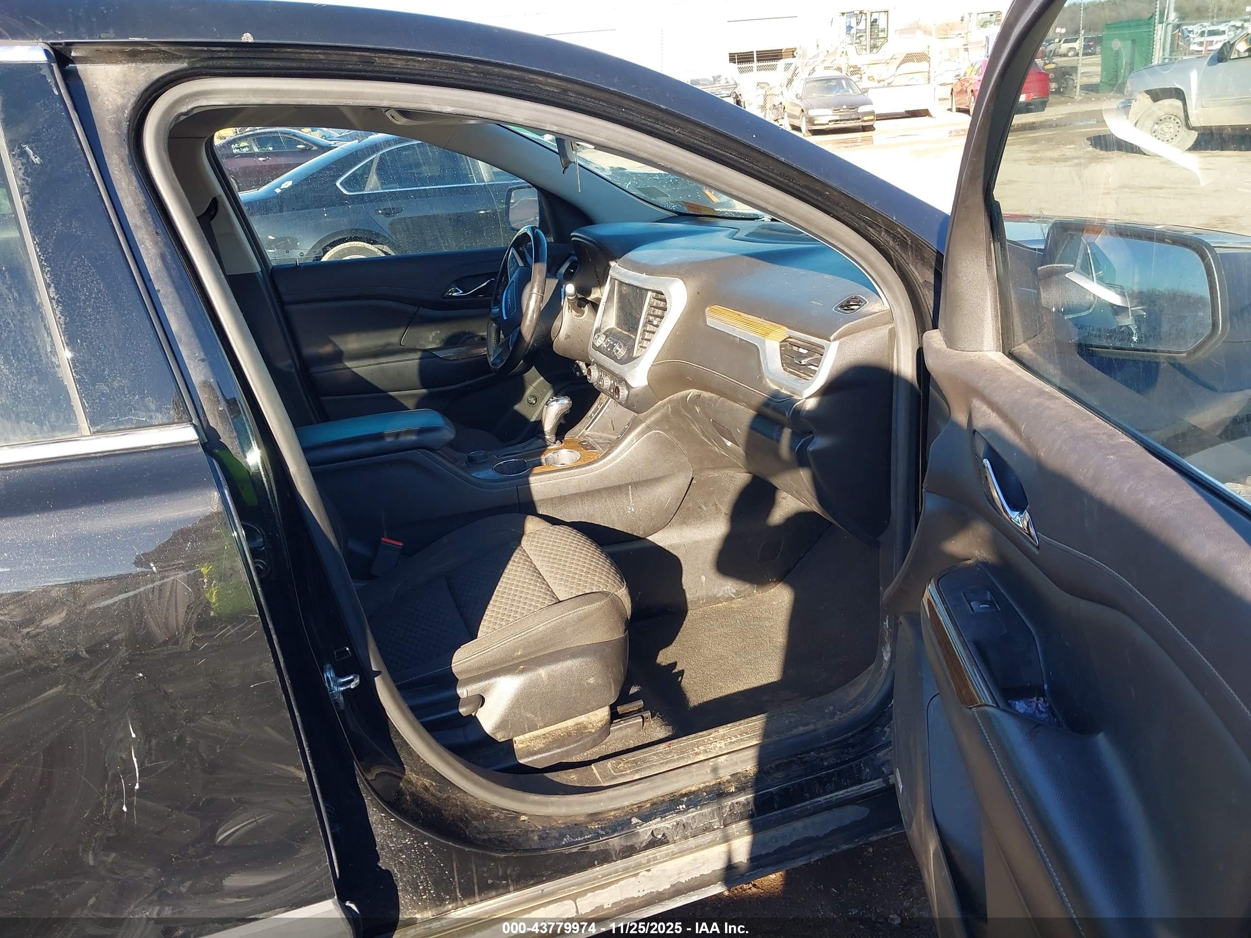 GMC ACADIA image 5