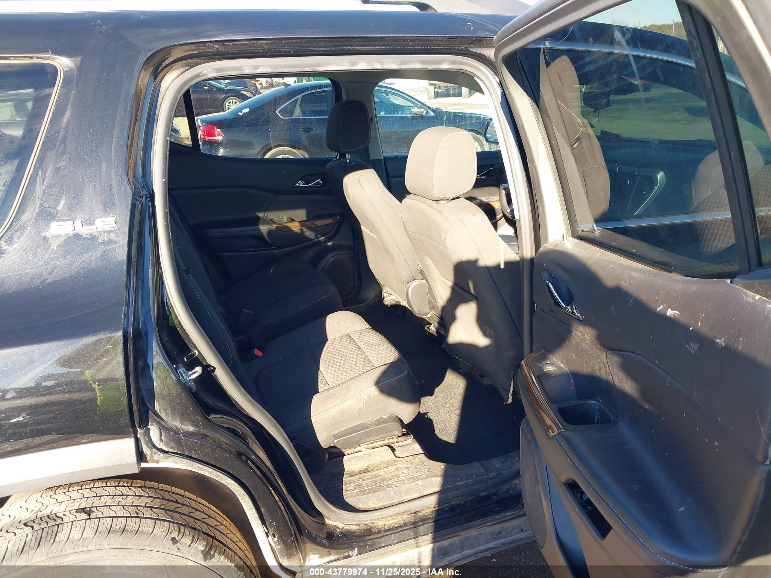 GMC ACADIA image 8