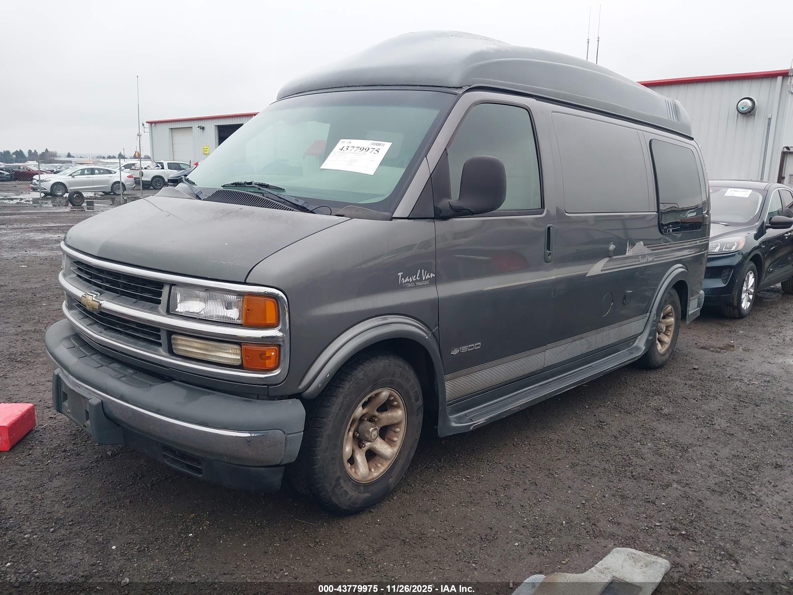 CHEVROLET EXPRESS image 2