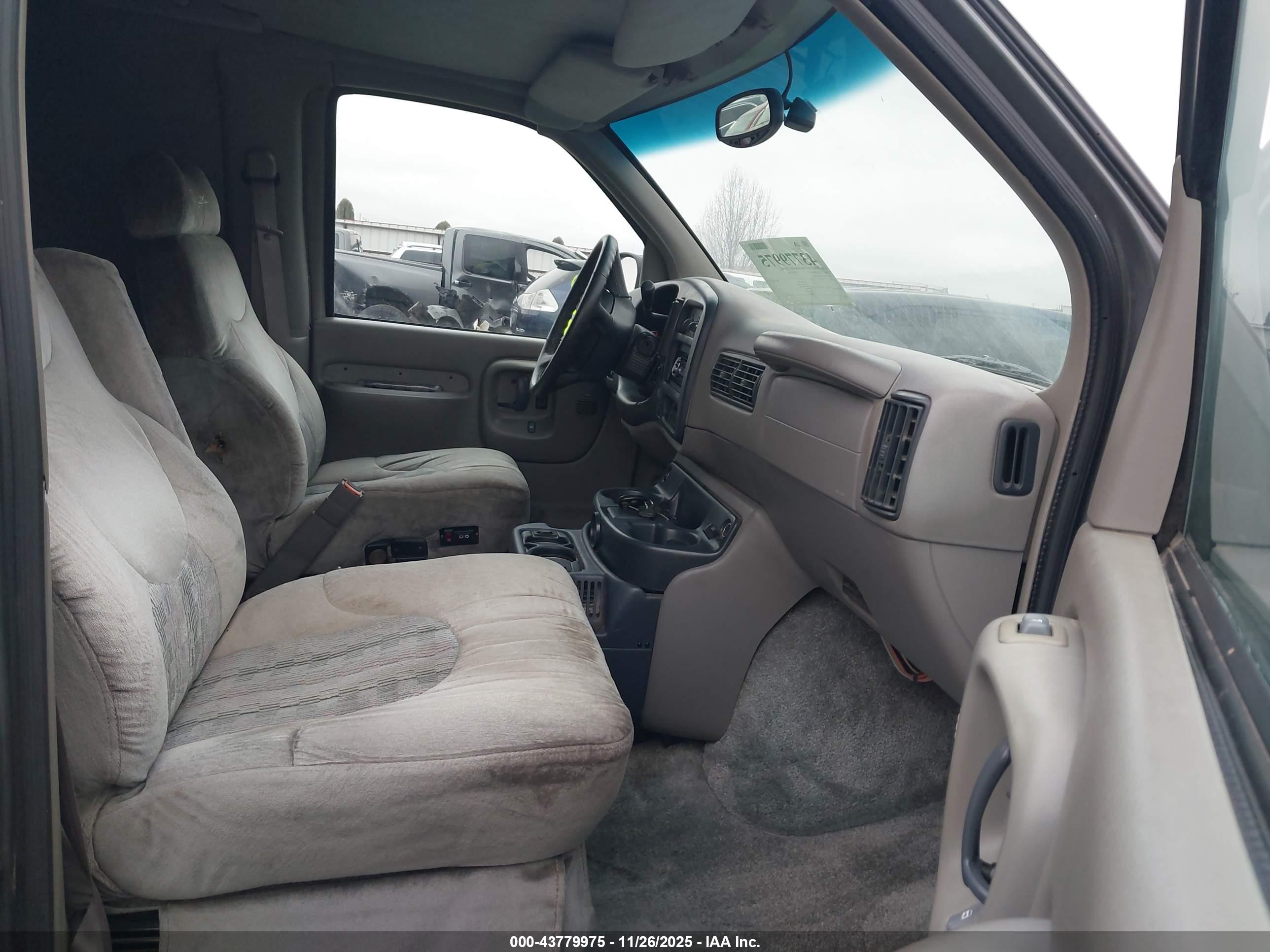 CHEVROLET EXPRESS image 5