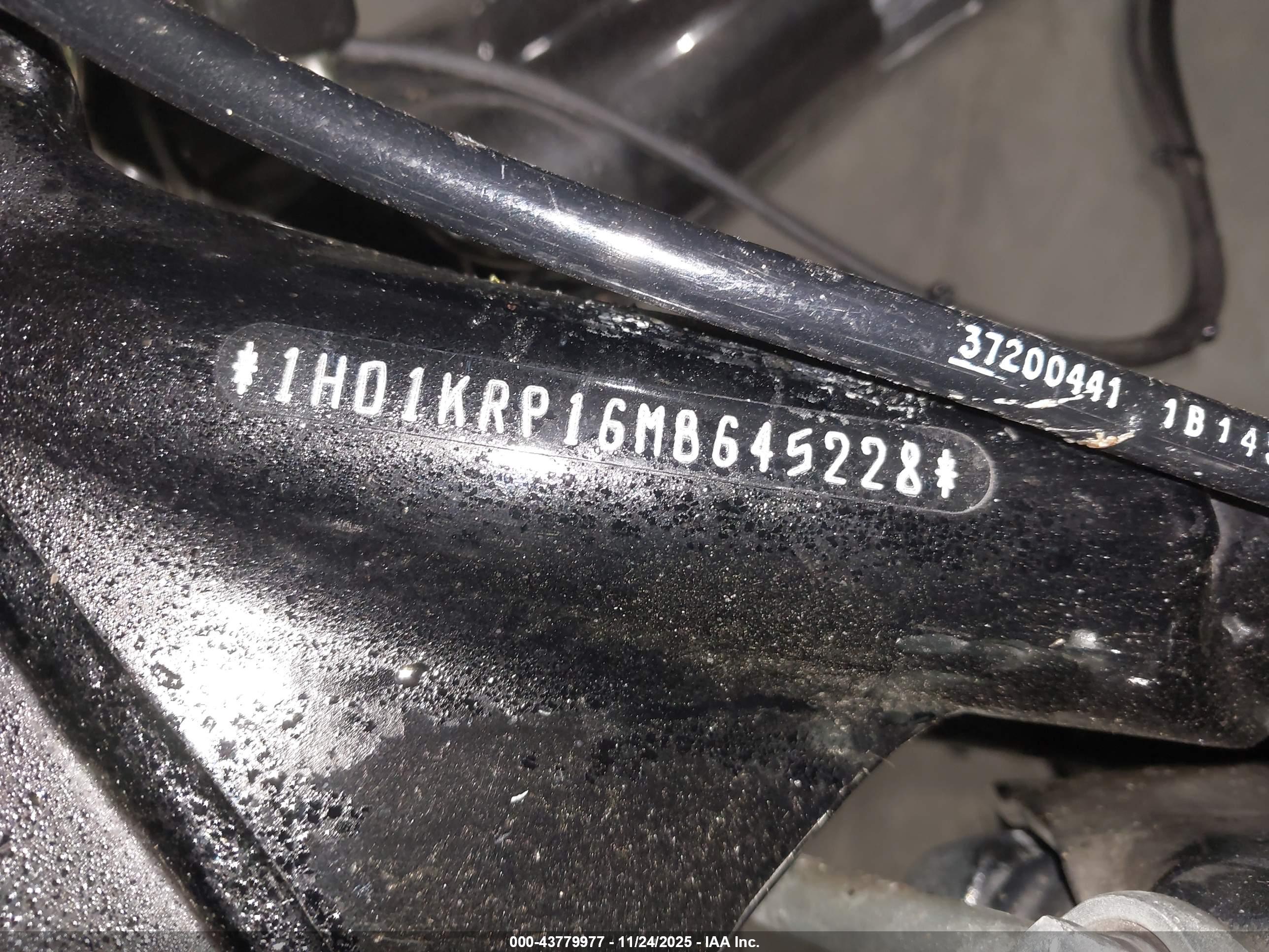 HARLEY-DAVIDSON FLHXS image 10