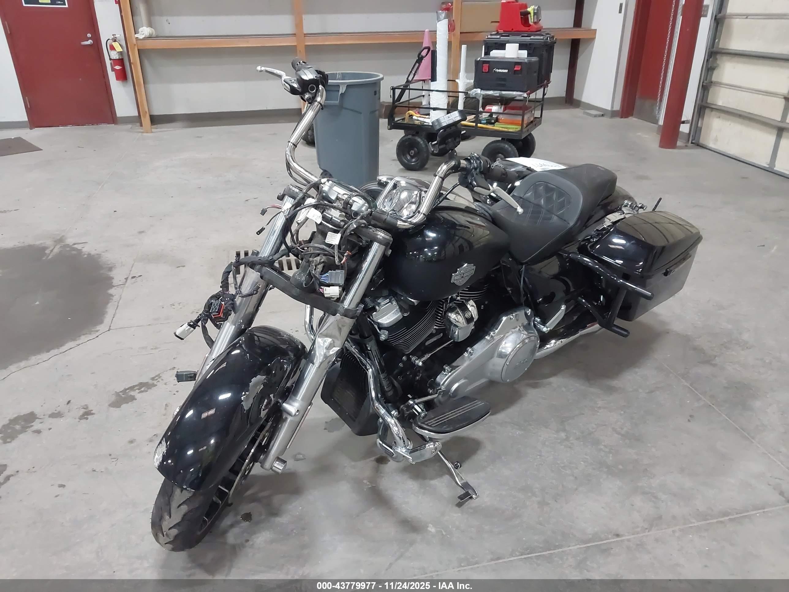 HARLEY-DAVIDSON FLHXS image 2