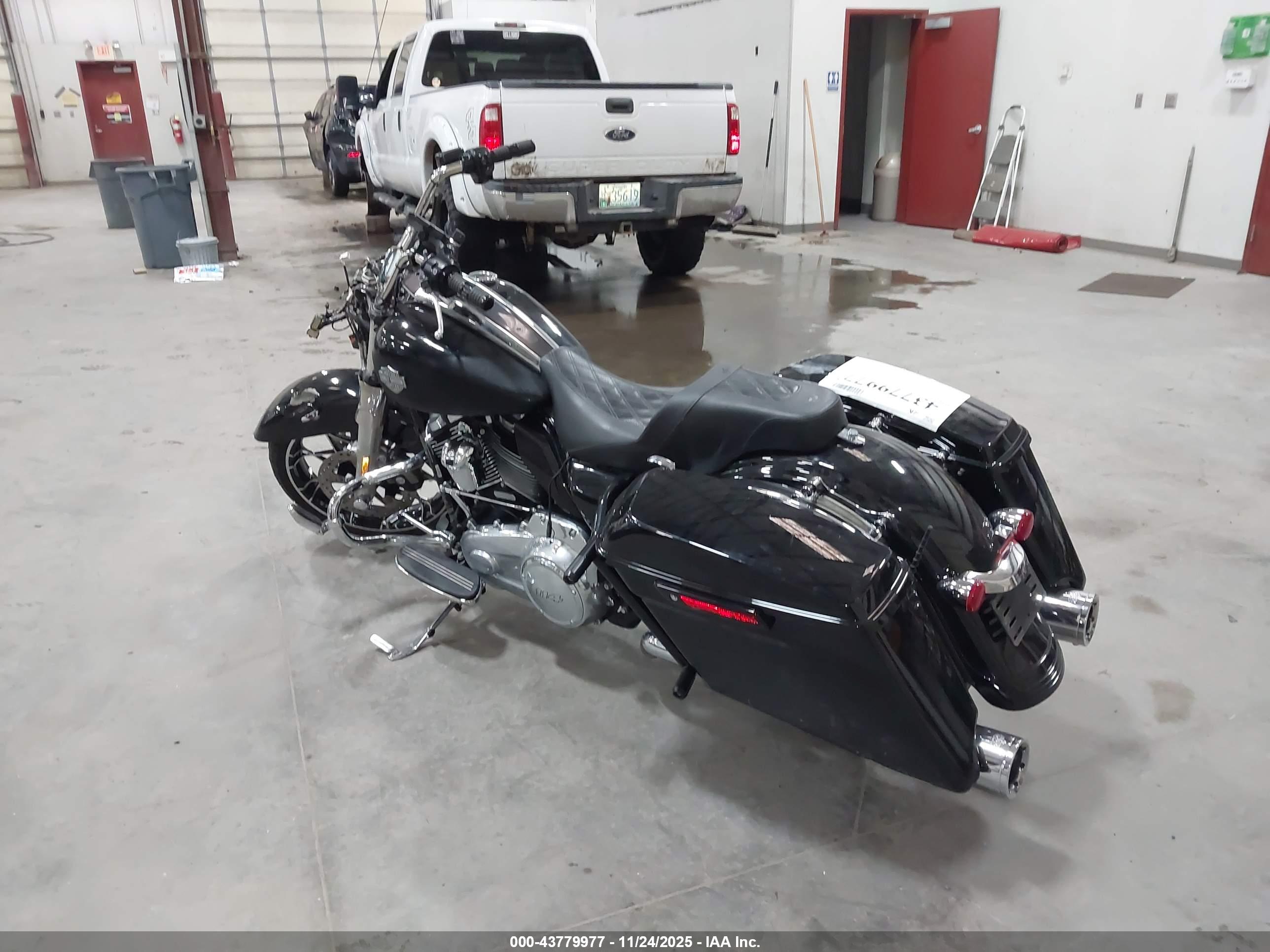 HARLEY-DAVIDSON FLHXS image 3