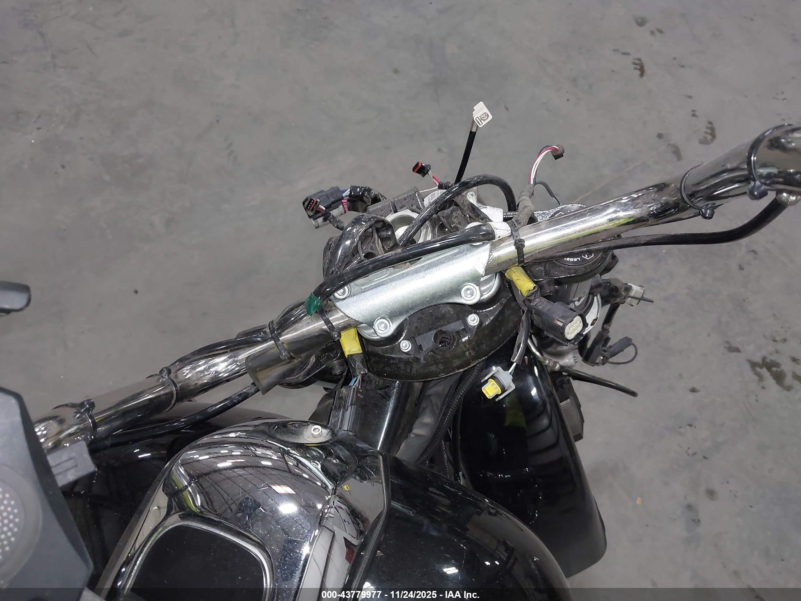 HARLEY-DAVIDSON FLHXS image 7