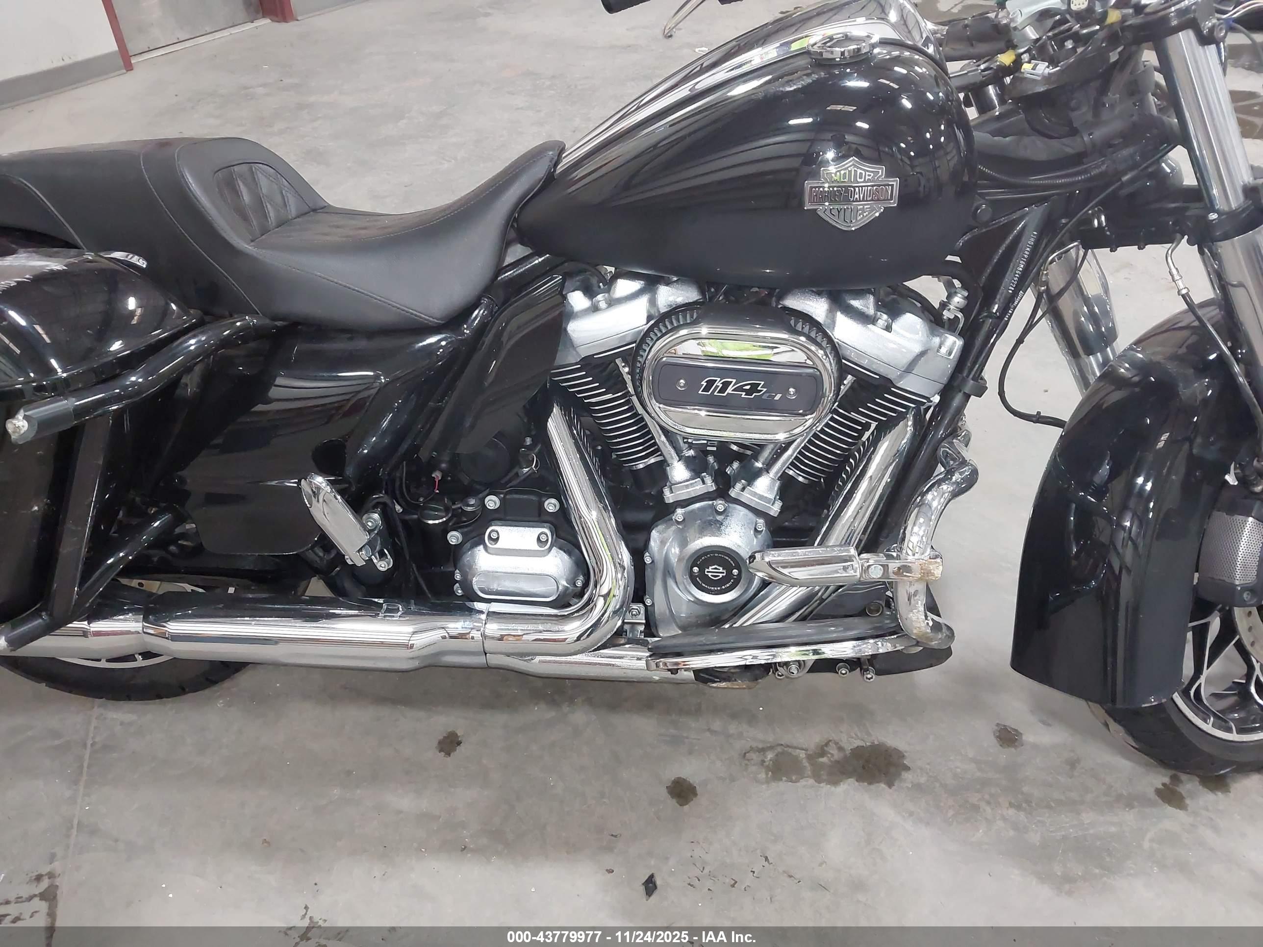 HARLEY-DAVIDSON FLHXS image 8