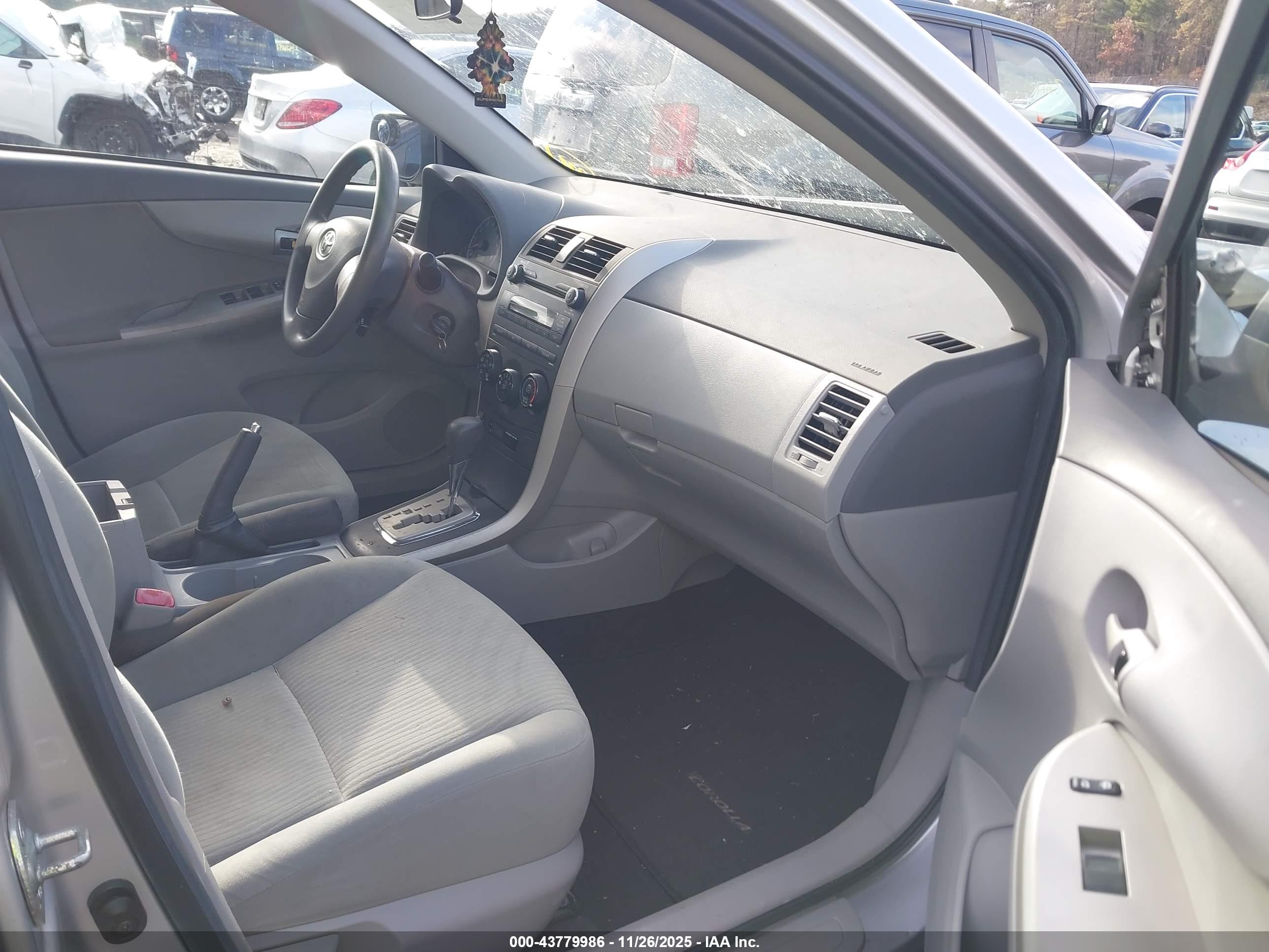 TOYOTA COROLLA image 5