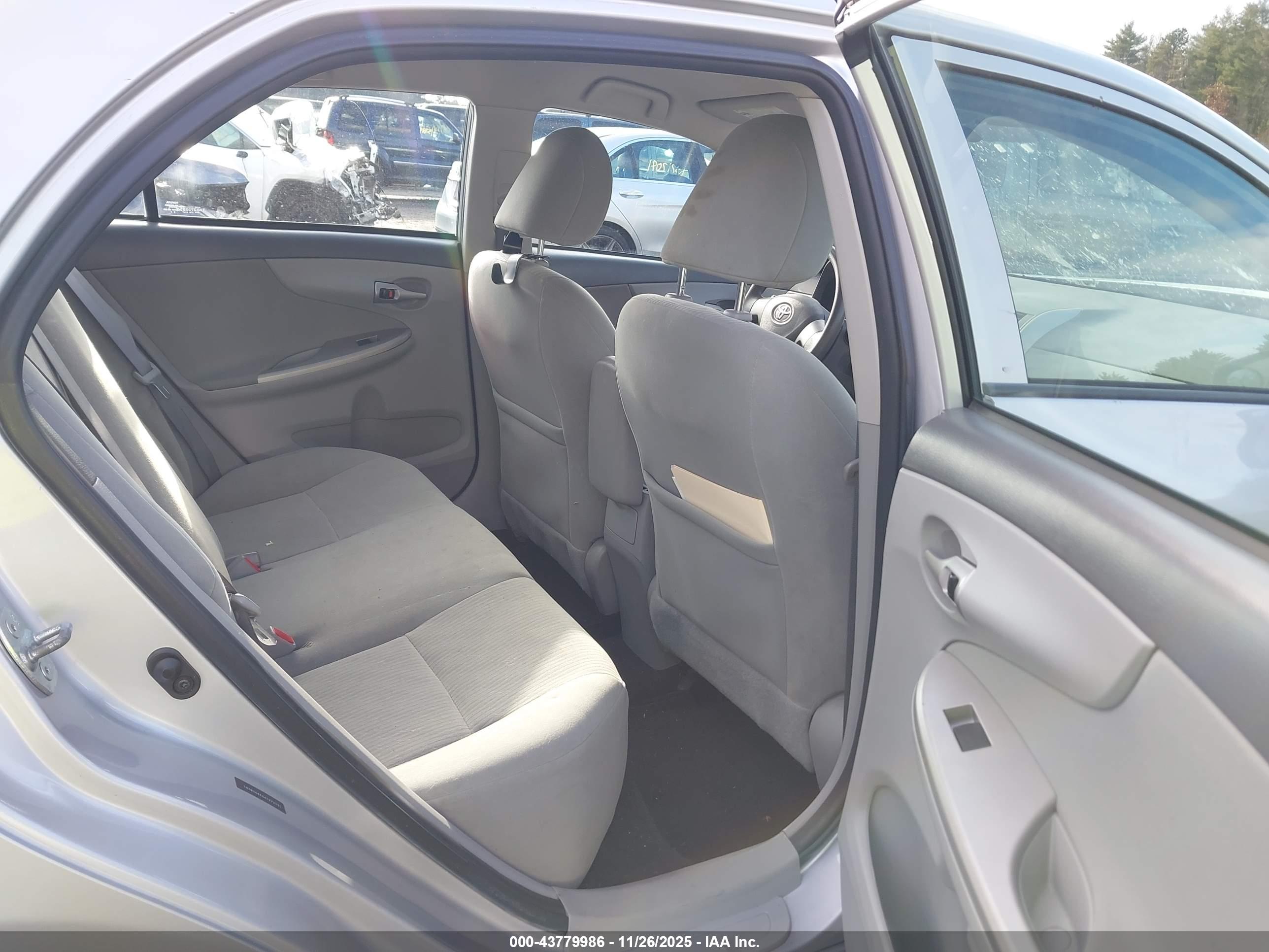 TOYOTA COROLLA image 8