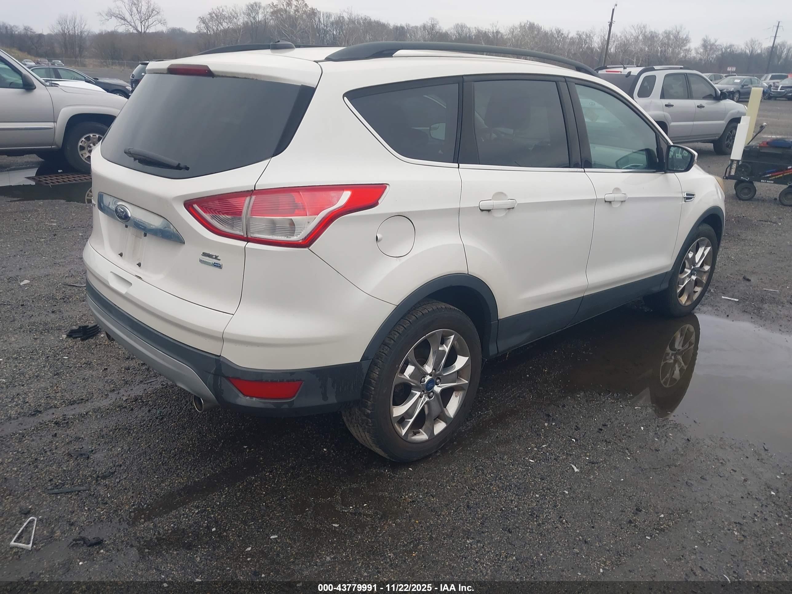 FORD ESCAPE image 4