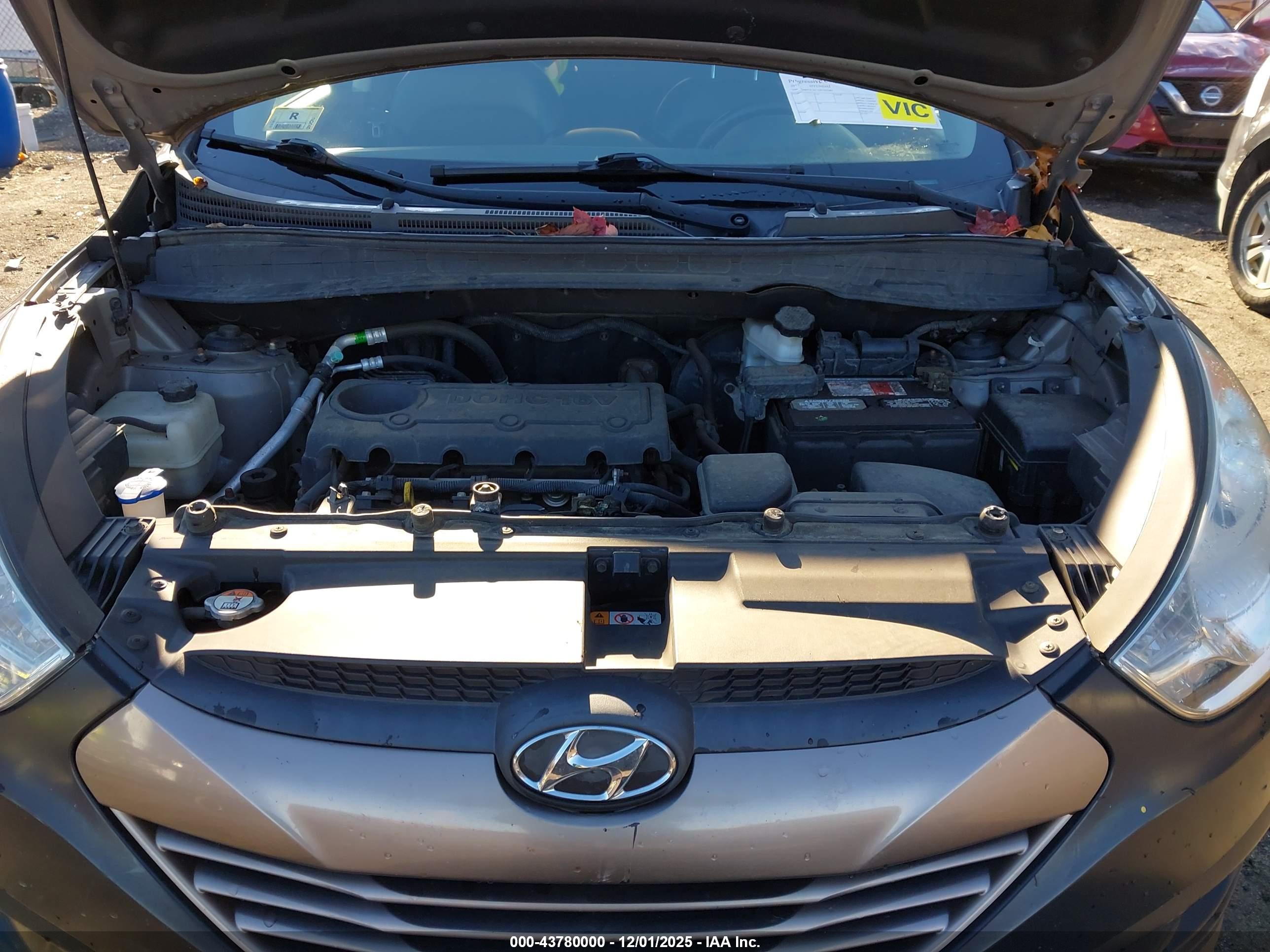 HYUNDAI TUCSON image 10