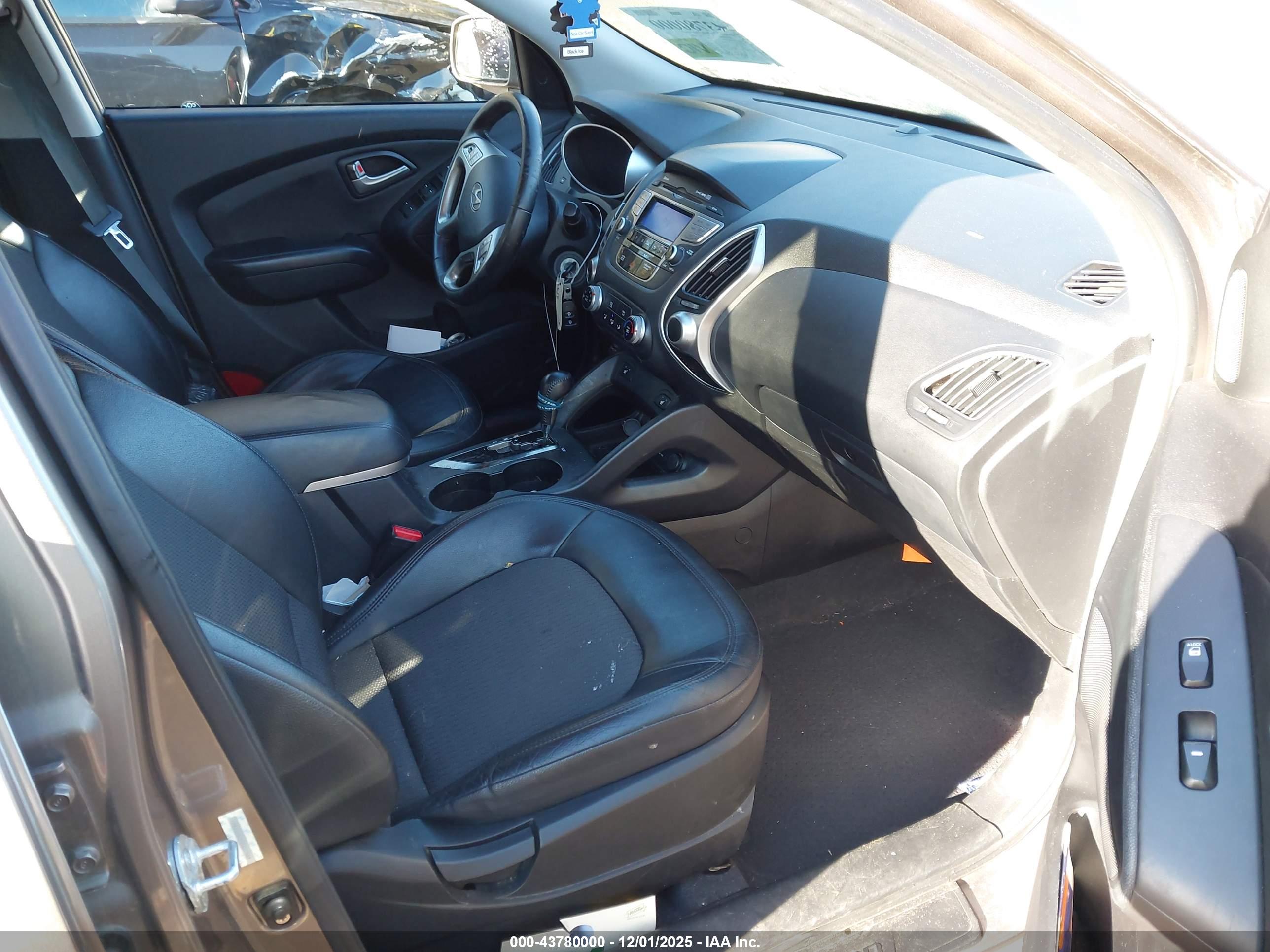 HYUNDAI TUCSON image 5