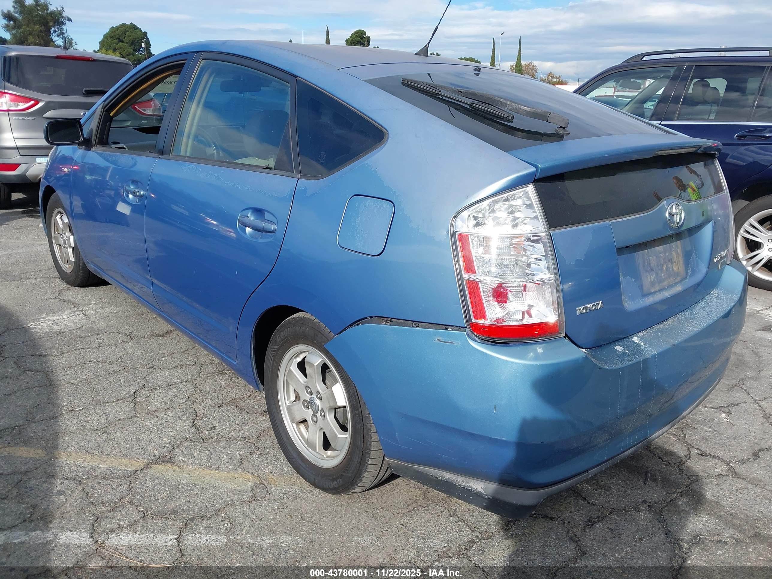 TOYOTA PRIUS image 3